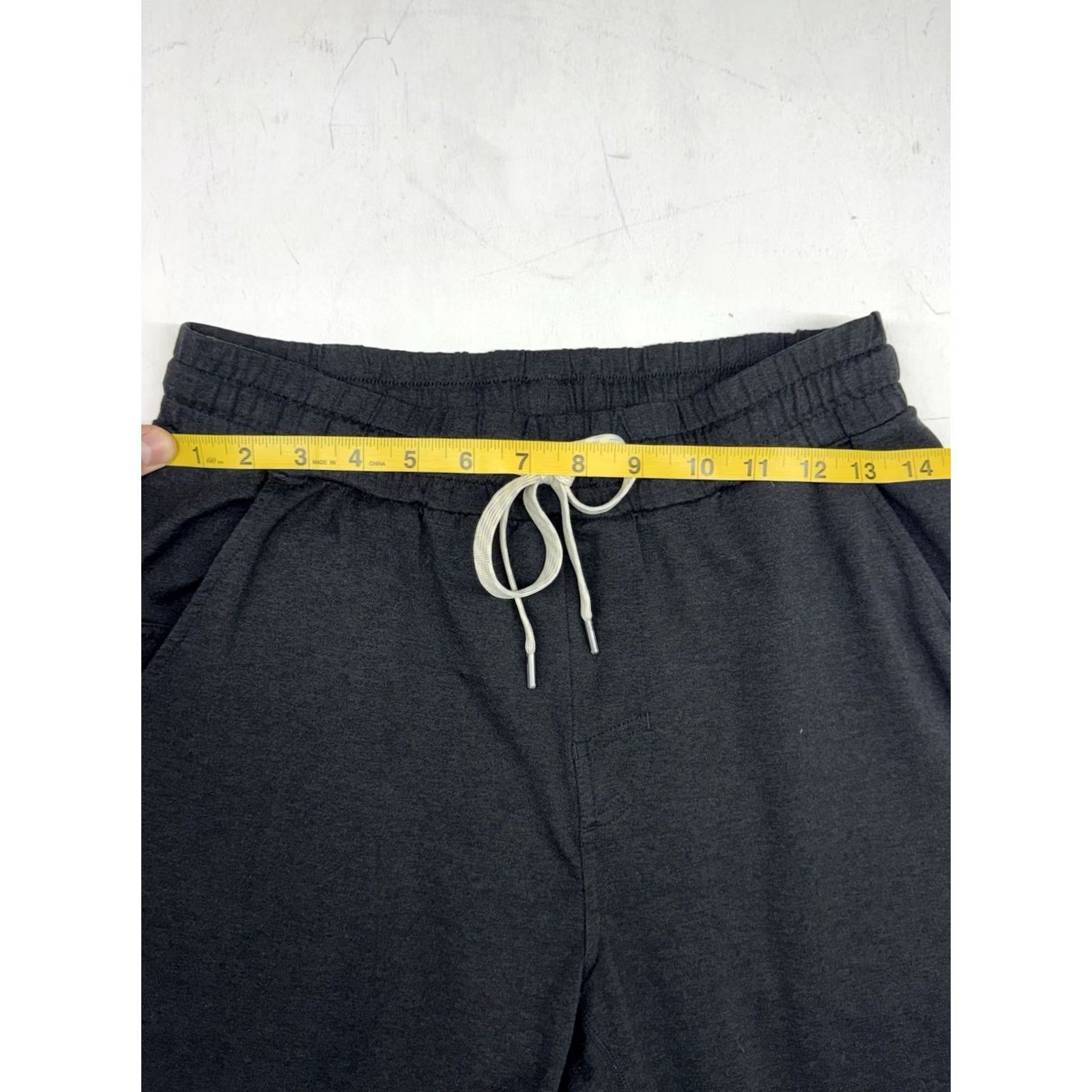 Vuori Vuori Ponto Performance Jogger Men's M Black Heathered Tapered Sweatpants Athletic Zip Pocket Moisture Wicking Inseam 29" V418 Size US 31 - 3 Thumbnail