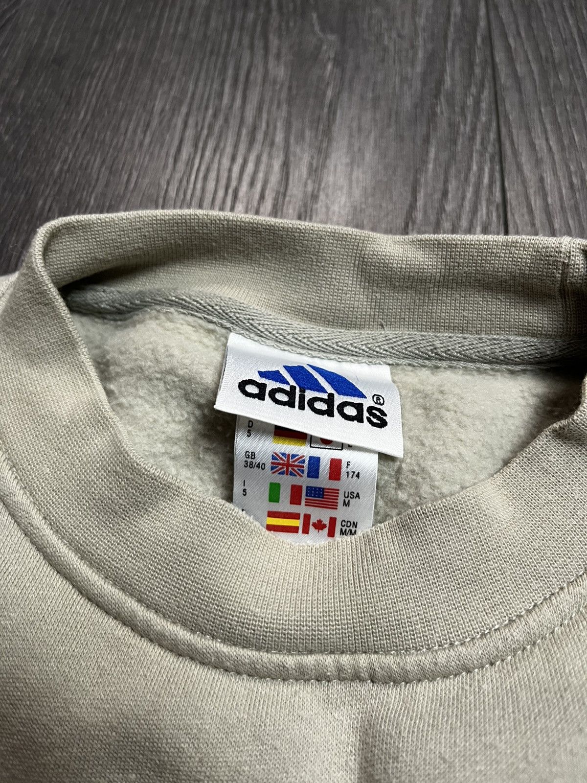 Adidas Adidas Center Logo Embroidered Sweatshirt Vintage 2000s Size US L / EU 52-54 / 3 - 4 Thumbnail