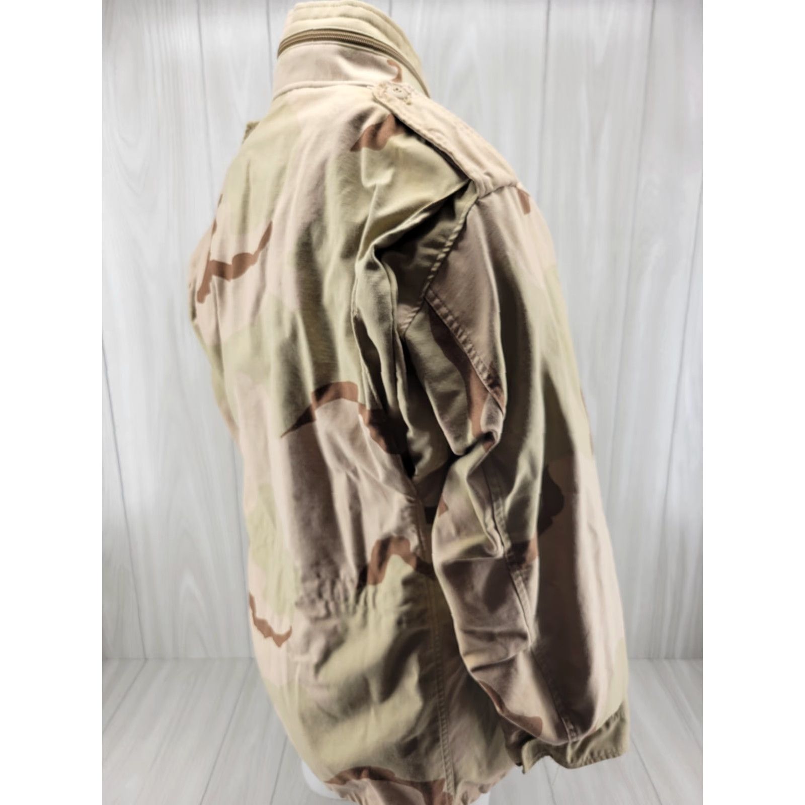 Vintage US ARMY Field Jacket Desert Camouflage Pattern Medium Long Jacket Mens Camouflage Military Coat Long 32.5" Down Back Size US M / EU 48-50 / 2 - 7 Thumbnail