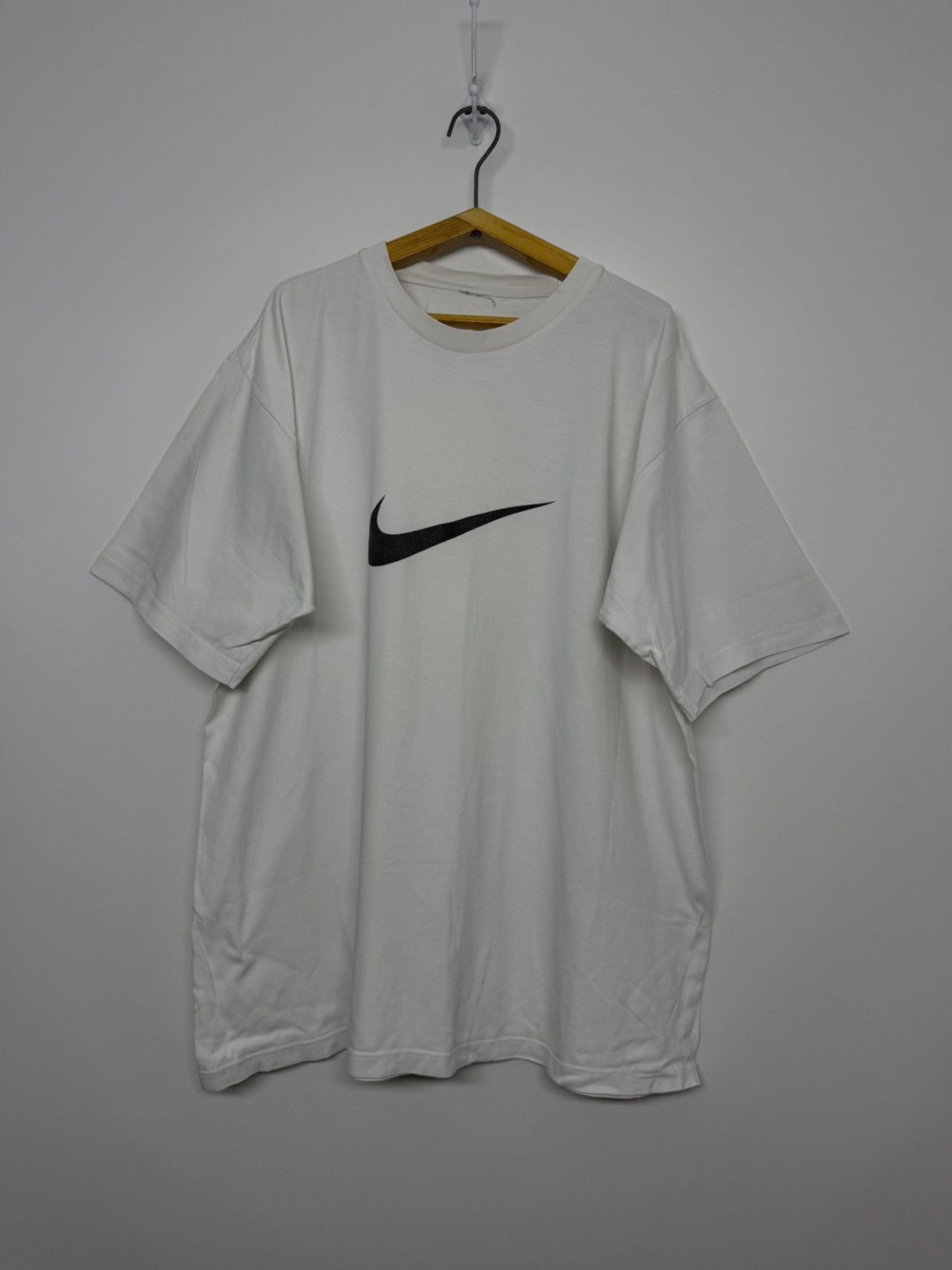 Nike Vintage Y2k Nike Center Big Swoosh Logo T-Shirt Size US L / EU 52-54 / 3 - 2 Thumbnail