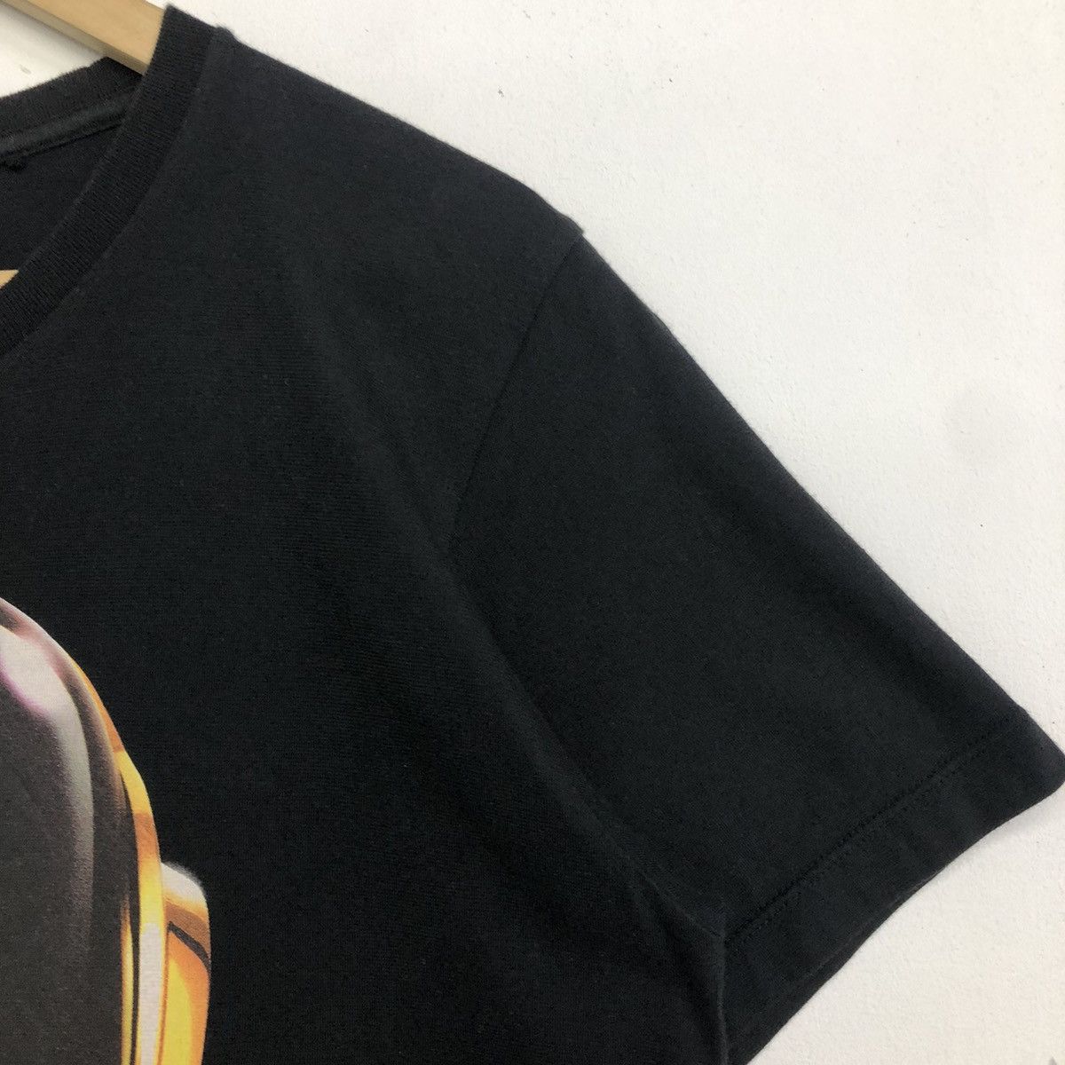 Band Tees Daft Punk X Uniqlo Helmet Graphic Band Tshirt Size US L / EU 52-54 / 3 - 6 Thumbnail