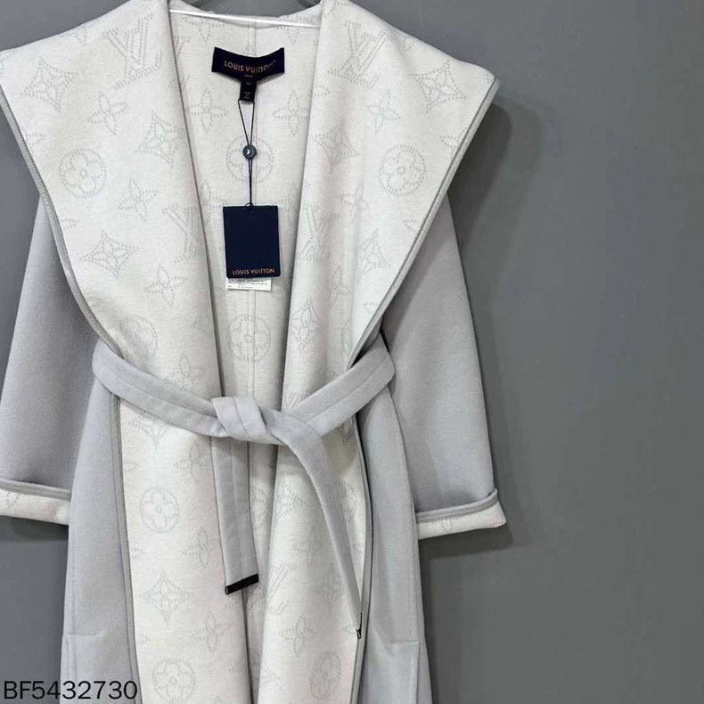 Louis Vuitton Louis Vuitton Grey full print bathrobe coat Size XXS / US 00 / IT 34 - 1 Thumbnail