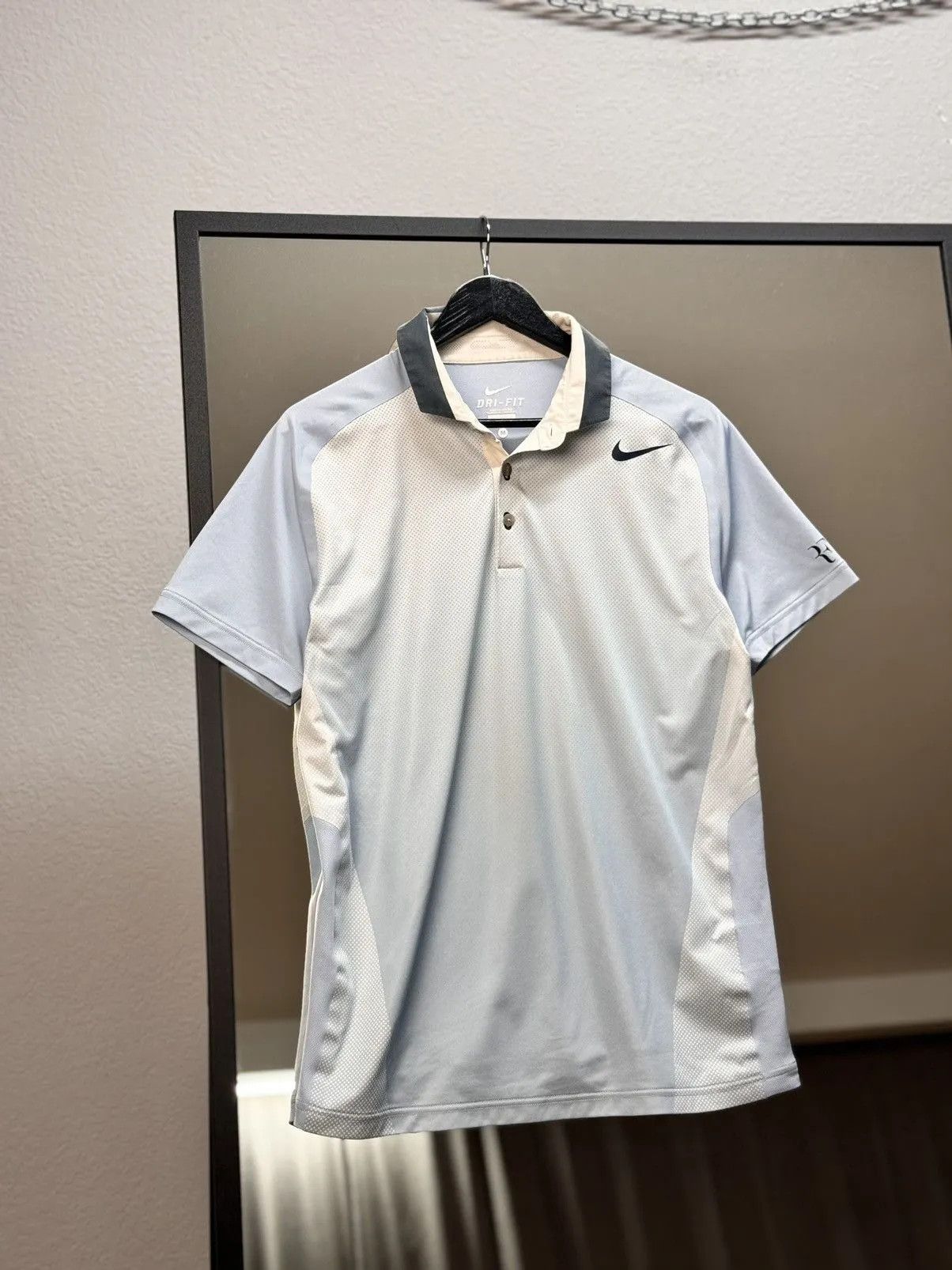 Nike TENNIS COURT 2013 ROGER FEDERER GSTAAD NIKE RF JERSEY Size US L / EU 52-54 / 3 - 5 Thumbnail