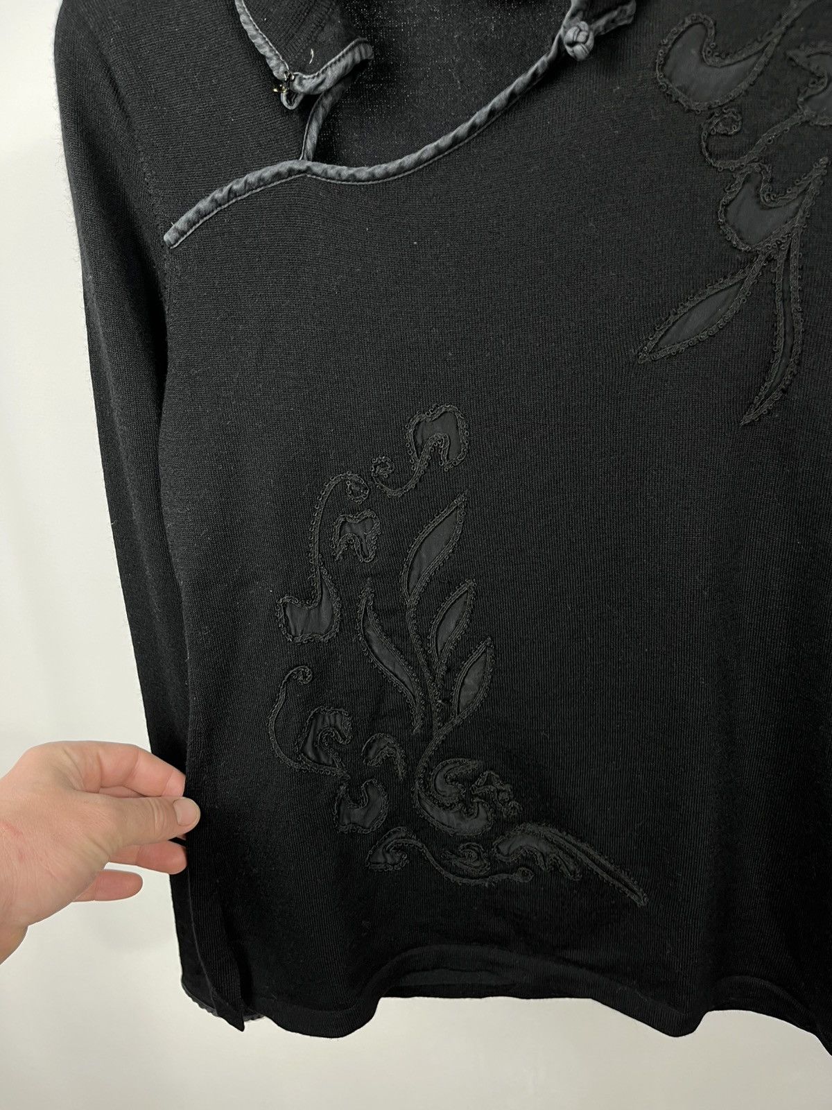 Shanghai Tang Shanghai Tang Wool Sweater Black Embroidered Floral Style M Size M / US 6-8 / IT 42-44 - 4 Thumbnail