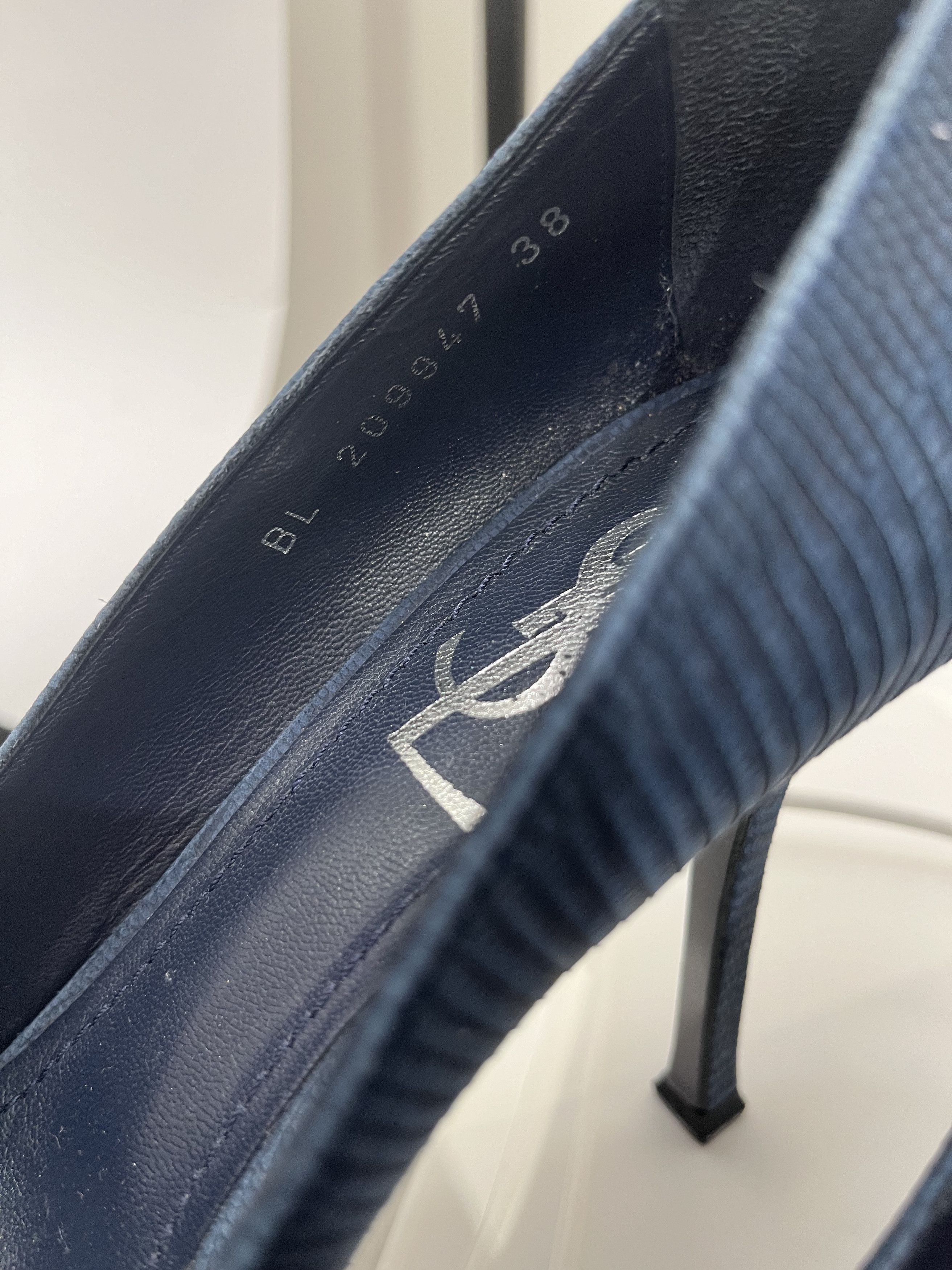 Yves Saint Laurent Blue Snakeskin Print Pumps Size US 7 / IT 37 - 7 Thumbnail