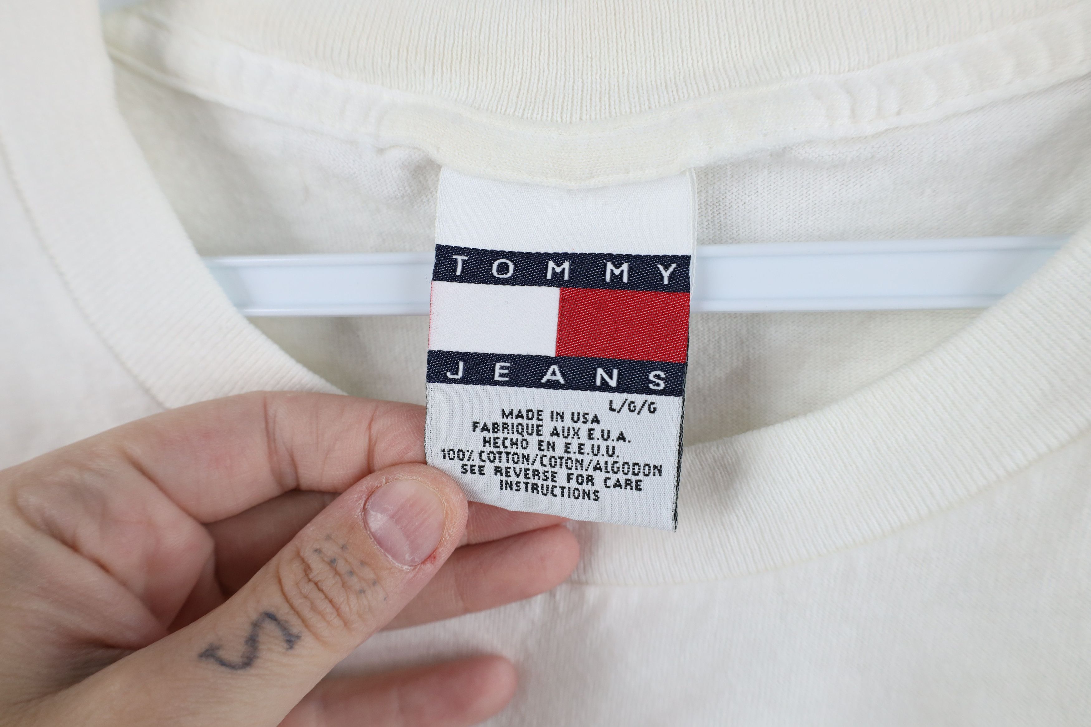 Tommy Hilfiger Vintage 90s Tommy Hilfiger Spell Out Big Logo T-Shirt USA Size US L / EU 52-54 / 3 - 8 Thumbnail