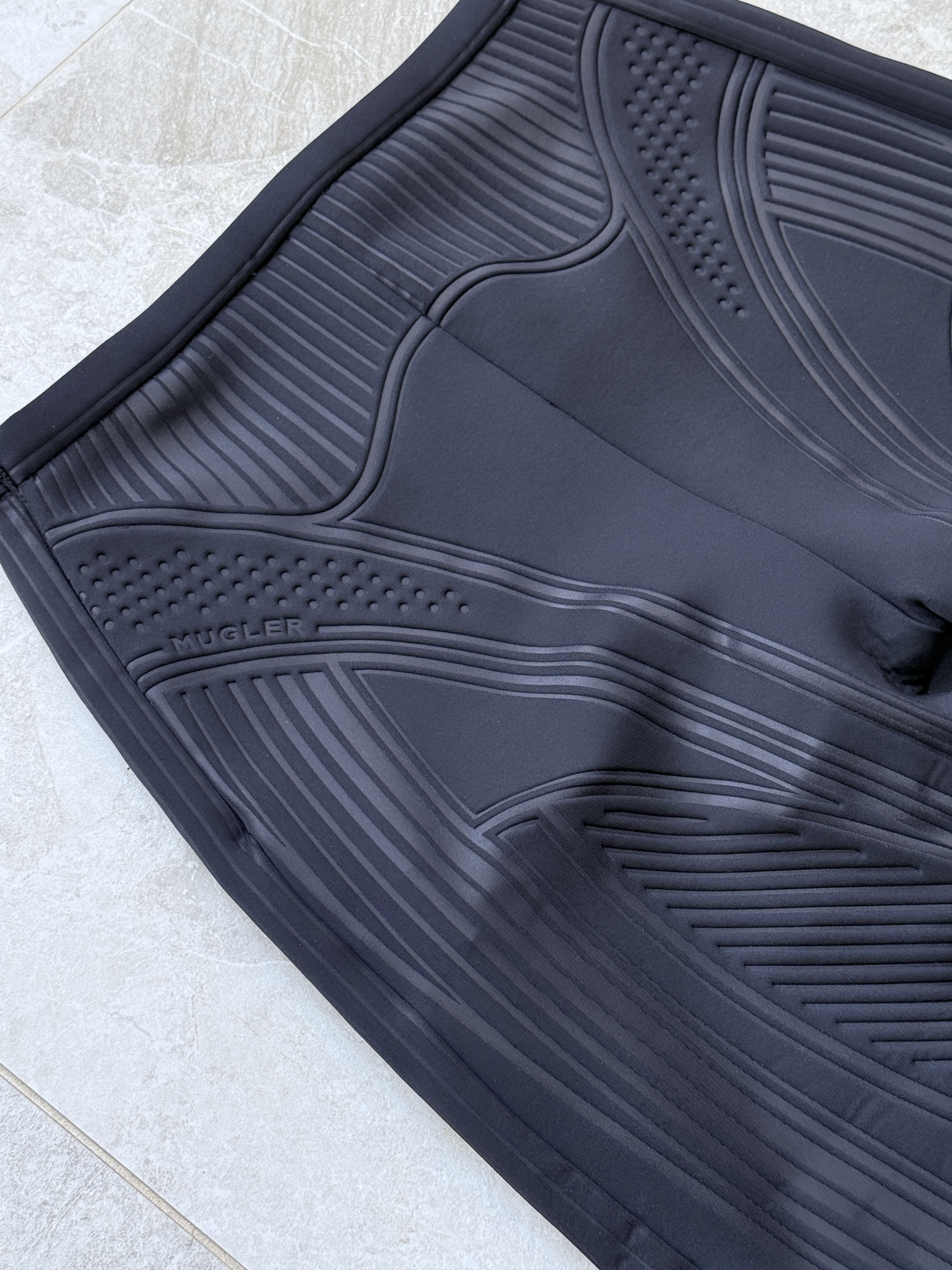 Mugler Scuba embossed leggings with stirrups Size 27" / US 4 / IT 40 - 11 Thumbnail