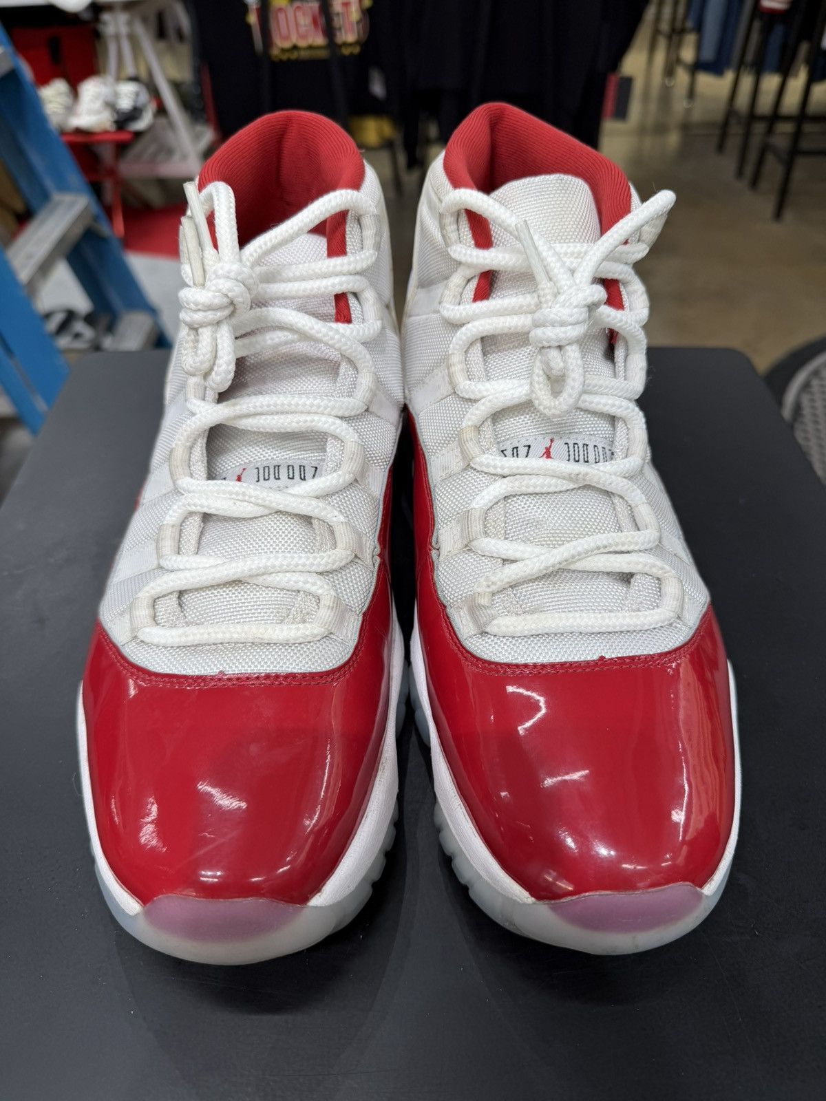 Jordan Brand Air Jordan 11 Cherry Size 11 (2022) Size US 11 / EU 44 - 2 Thumbnail