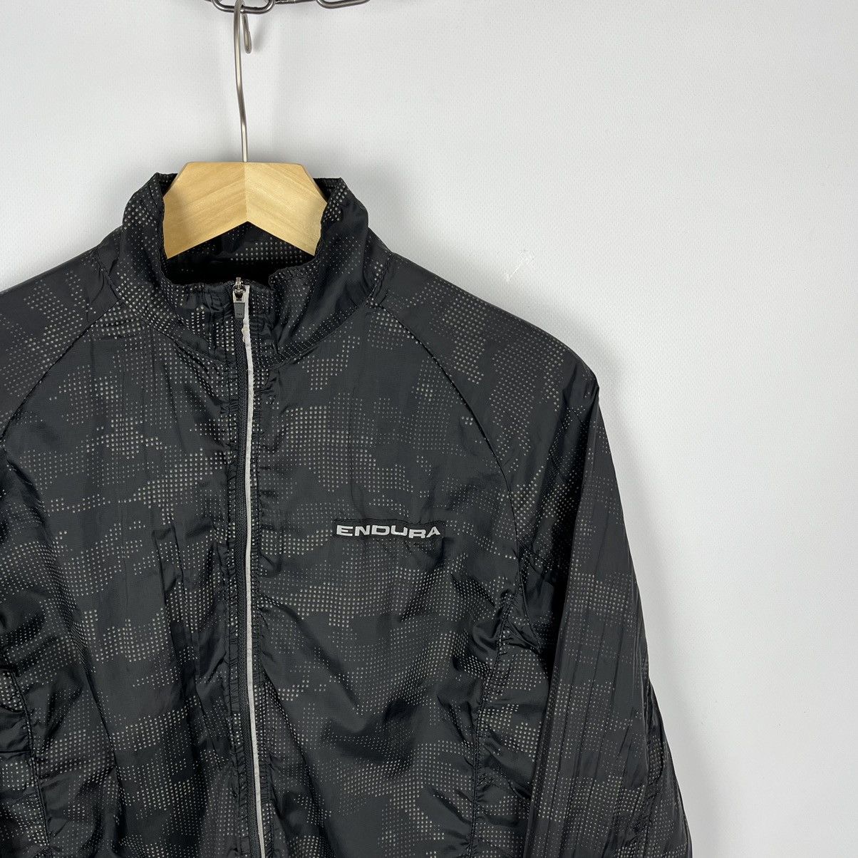 Sports Specialties Endura Full Zip Cycling Jacket Size S Reflective Full Zip Size US S / EU 44-46 / 1 - 2 Thumbnail
