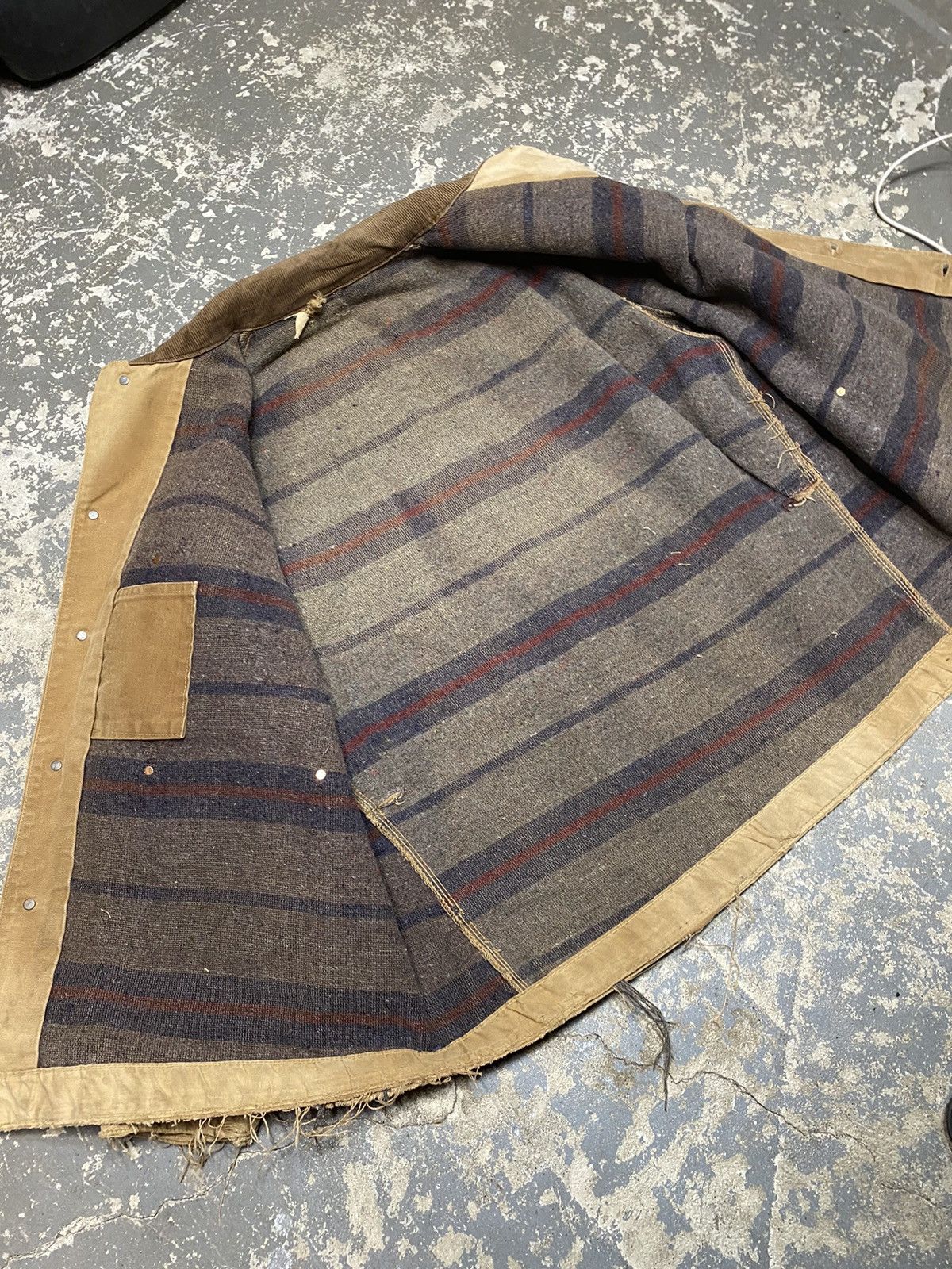 Carhartt × Vintage Vintage Carhartt Troy Blanket Thrashed Tan ChoreJacket 70s Size US XL / EU 56 / 4 - 13 Thumbnail