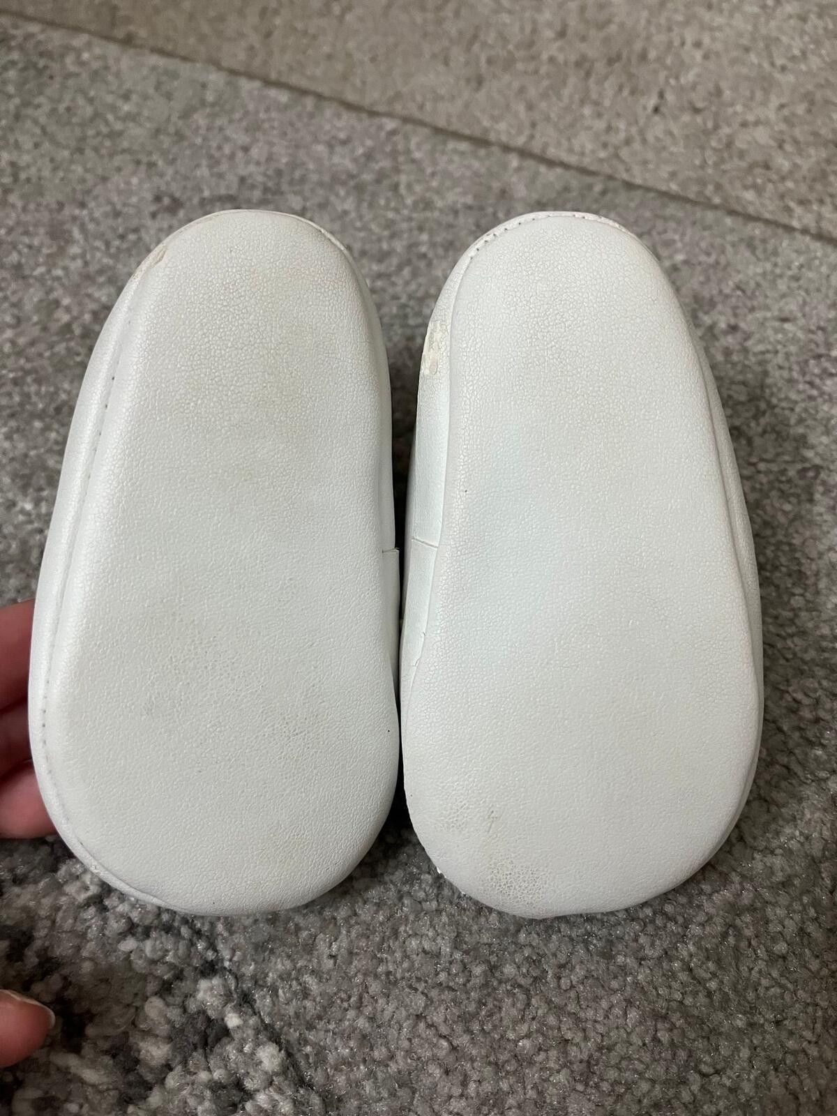 The Unbranded Brand Baby Size 2 White Sneakers 3–6 Months Soft Sole Infant Shoes Size ONE SIZE - 4 Thumbnail