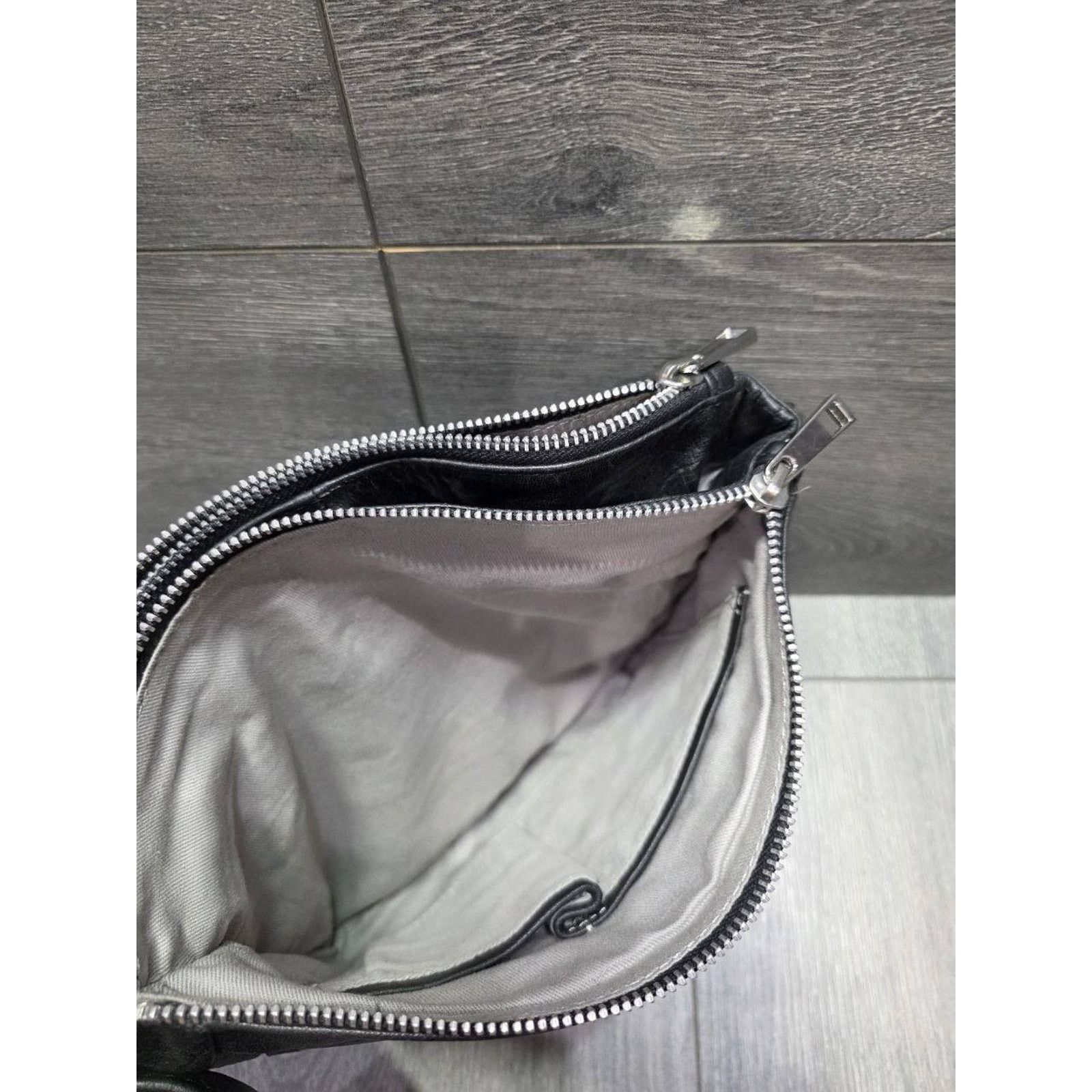 & Other Stories Day & Mood Fonda Small Crossbody Bag Black Leather B000468 Size ONE SIZE - 4 Thumbnail