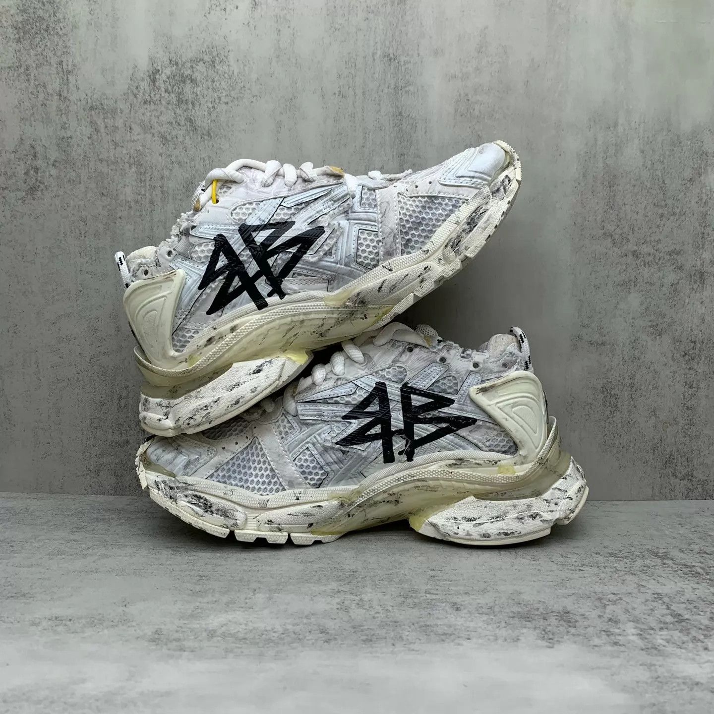 Balenciaga Balenciaga Runner White Graffiti Distressed 37 EU 98 New Size US 6.5 / IT 36.5 - 3 Thumbnail