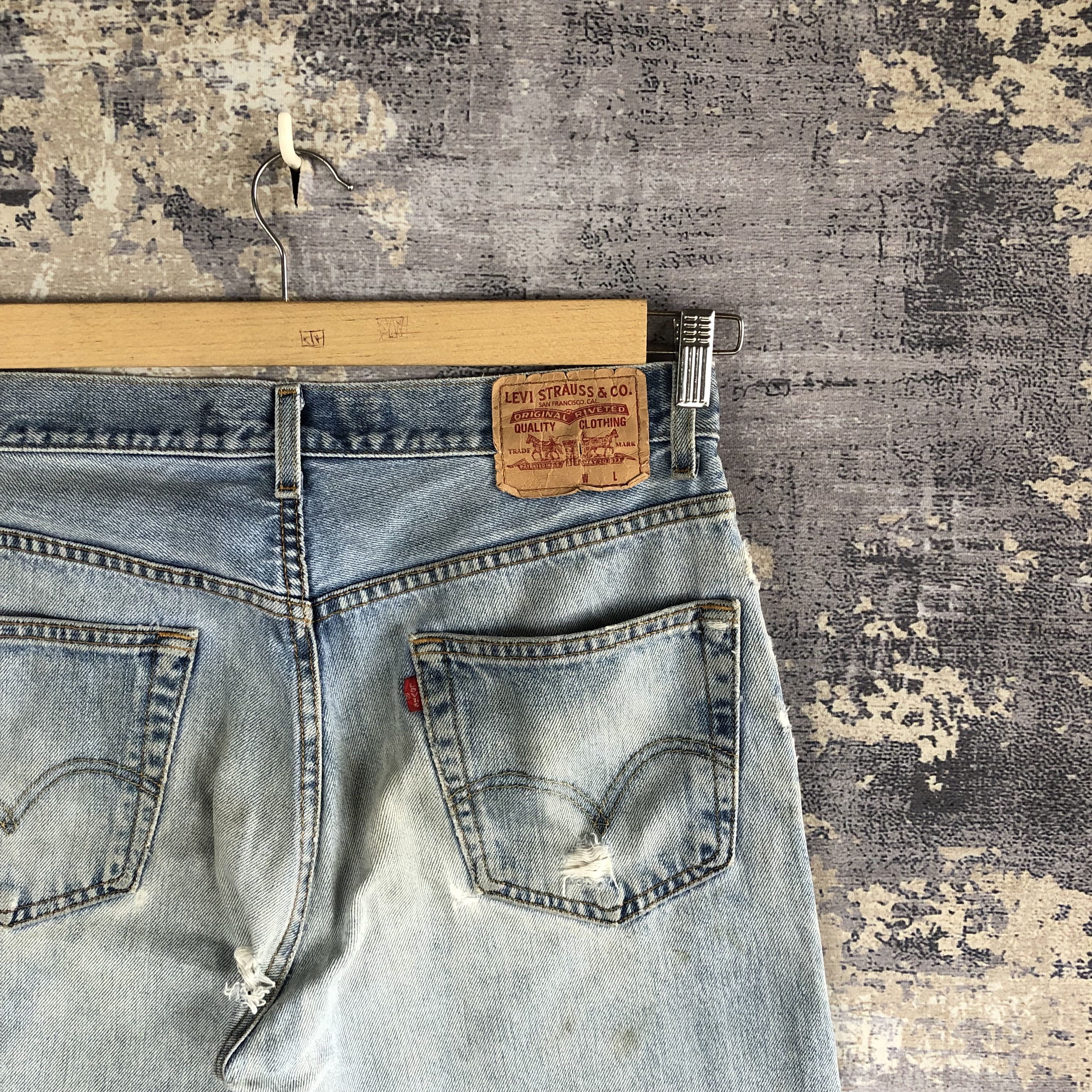 Levi's Vintage Levis Faded Jeans Levis Distressed Light Wash Denim Size US 32 / EU 48 - 5 Thumbnail