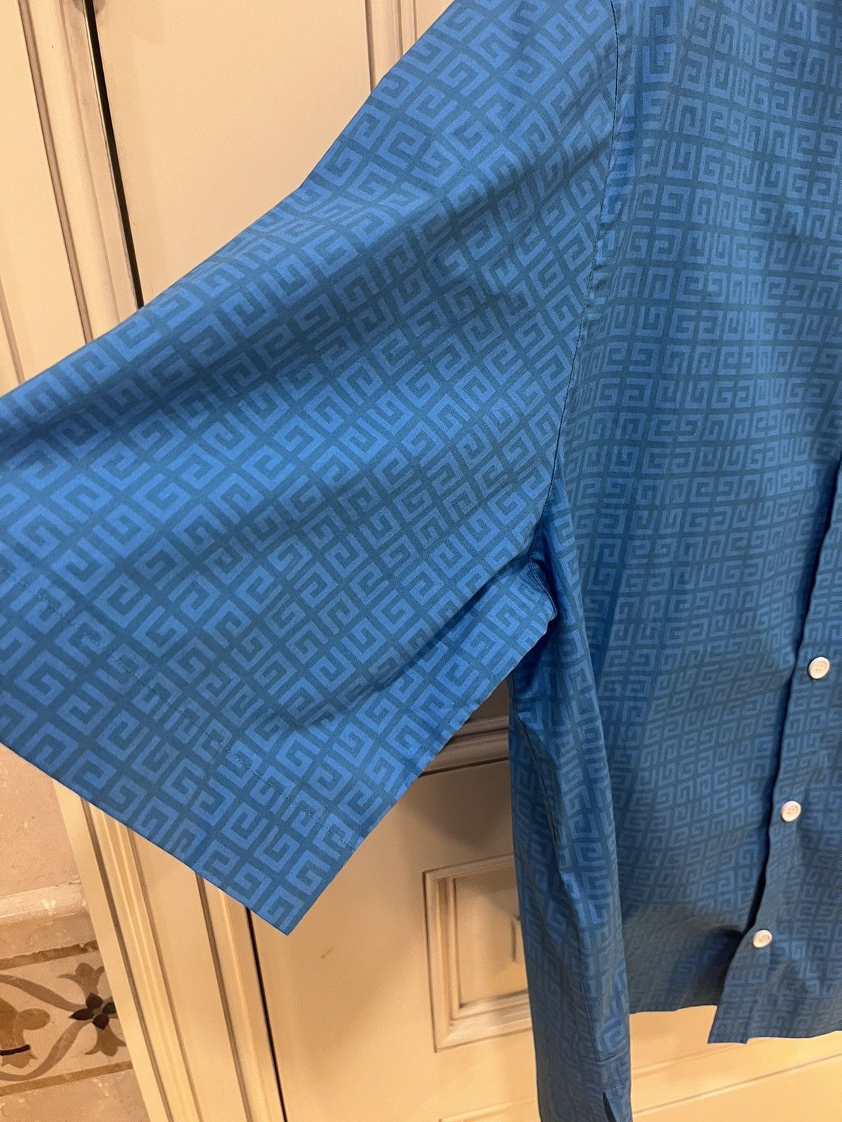 Givenchy 4G monogram print short sleeve shirt Size US M / EU 48-50 / 2 - 10 Thumbnail