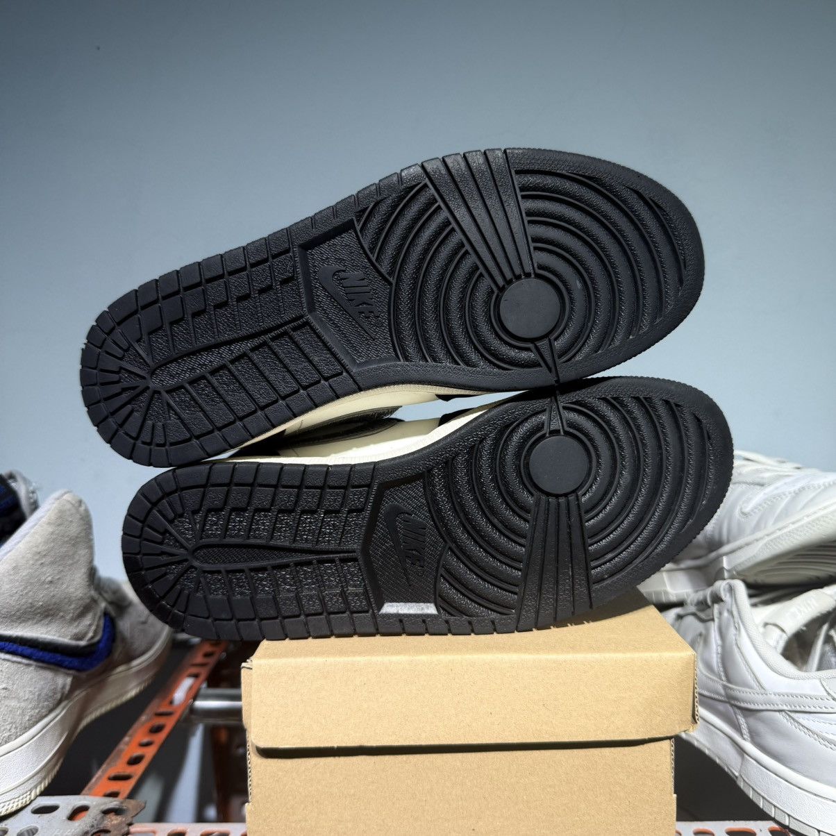 Jordan Brand Jordan 1 mid smoke satin Size US 8.5 / EU 41-42 - 5 Thumbnail