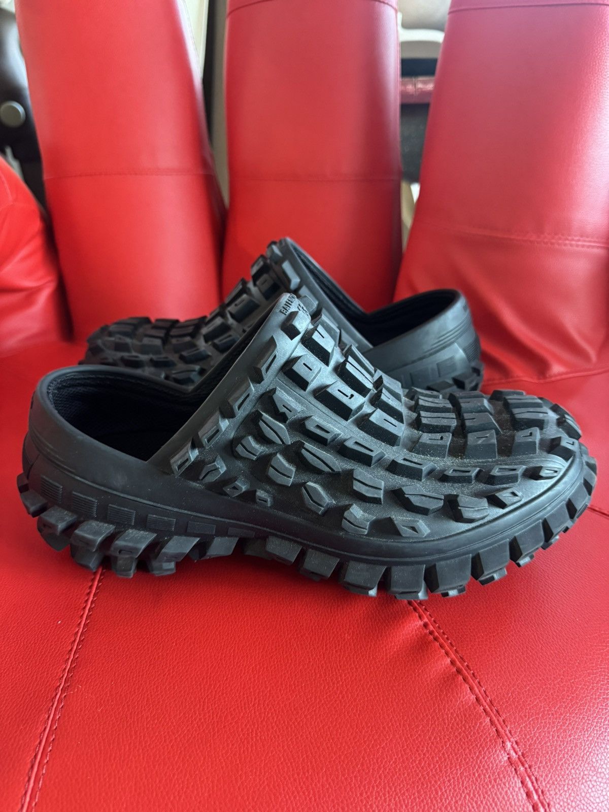 Balenciaga Balenciaga Defender extreme tire tread clogs Size US 10 / EU 43 - 5 Thumbnail