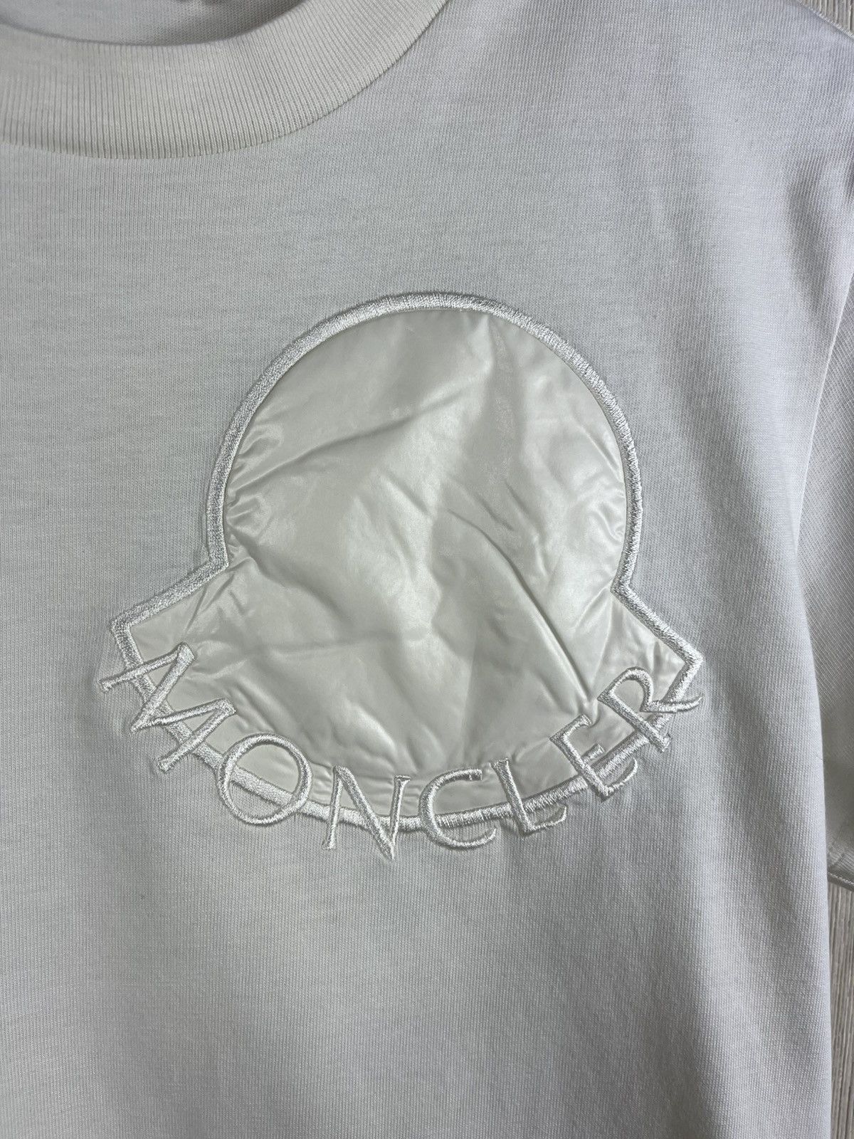 Moncler Moncler big fluffy down logo cream t-shirt tee luxury women Size XS / US 0-2 / IT 36-38 - 7 Thumbnail