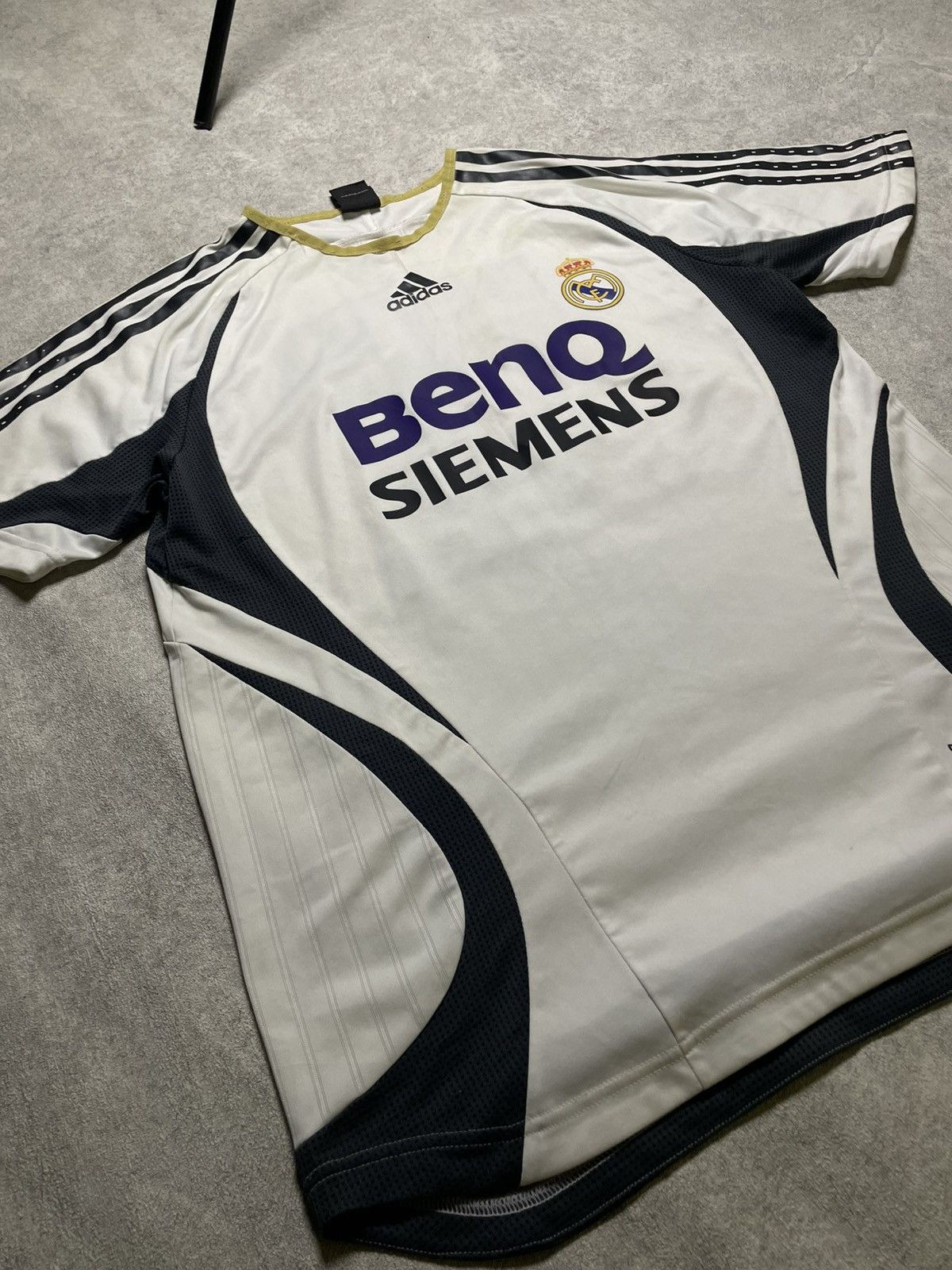 Adidas Real Madrid 2006-2007 home jersey soccer Adidas Size US L / EU 52-54 / 3 - 7 Thumbnail
