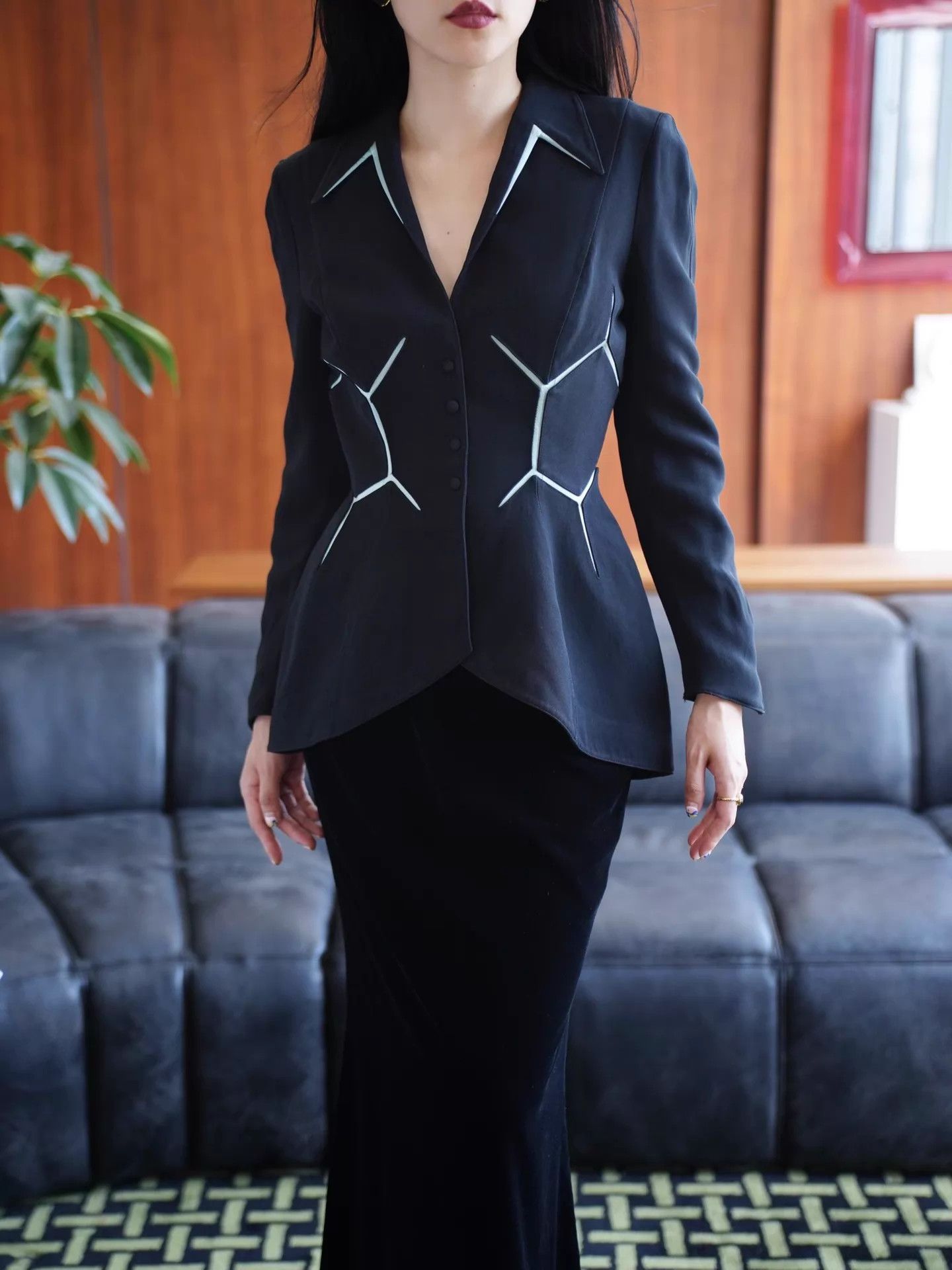 Thierry Mugler Thierry Mugler Vintage B&G Gothic T Shell Waist Blazer Size S / US 4 / IT 40 - 9 Thumbnail