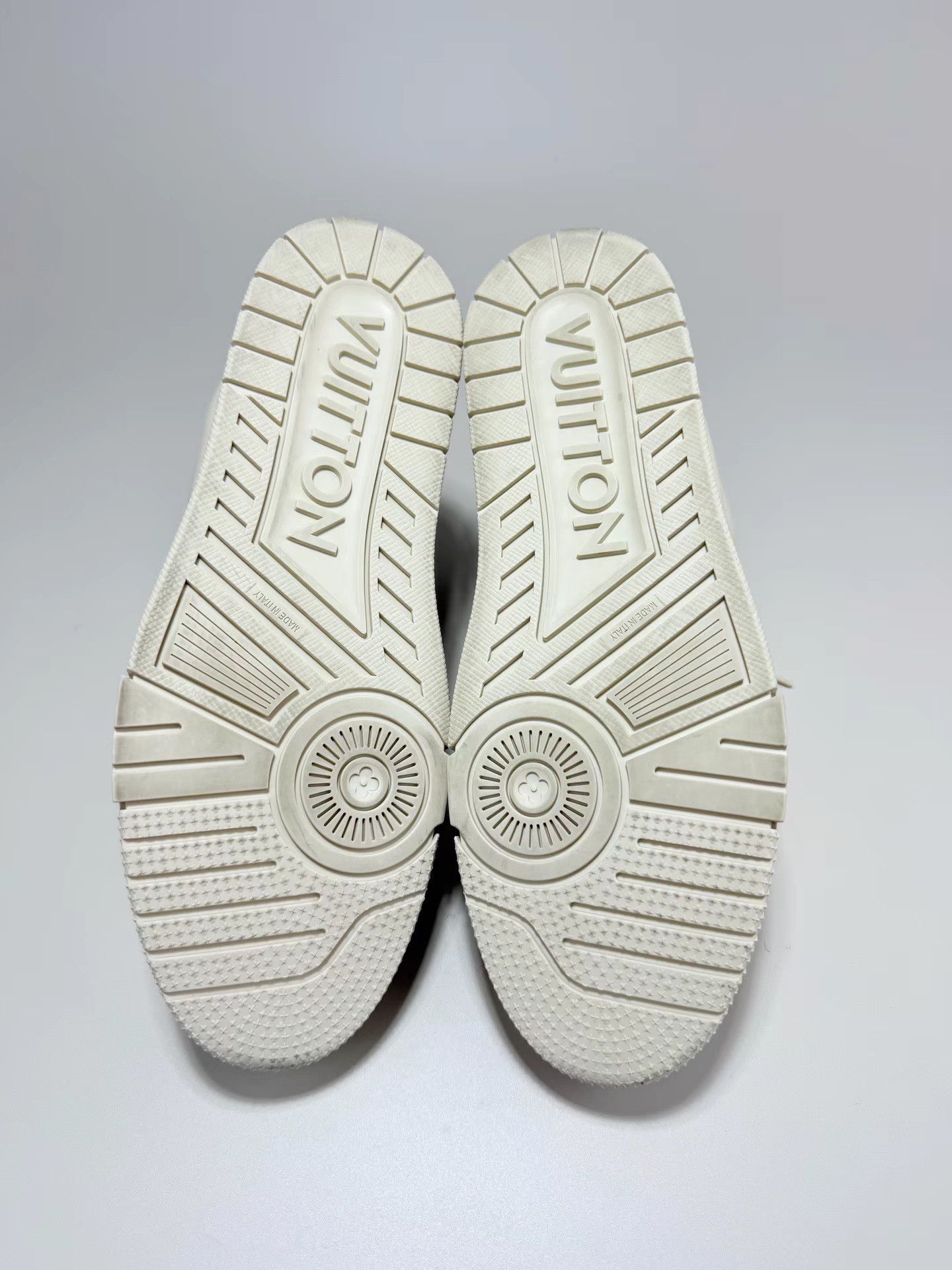 Louis Vuitton LOUIS VUITTON LV TRAINER Sneakers K1 Size US 10 / EU 43 - 7 Thumbnail