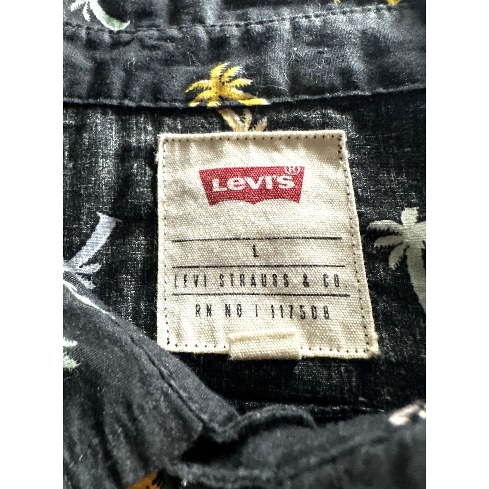 Levi's VINTAGE Levis Mens Button Up Shirt Mens Large Black Palm Trees AOP Tropical Surfwear Size US L / EU 52-54 / 3 - 5 Thumbnail