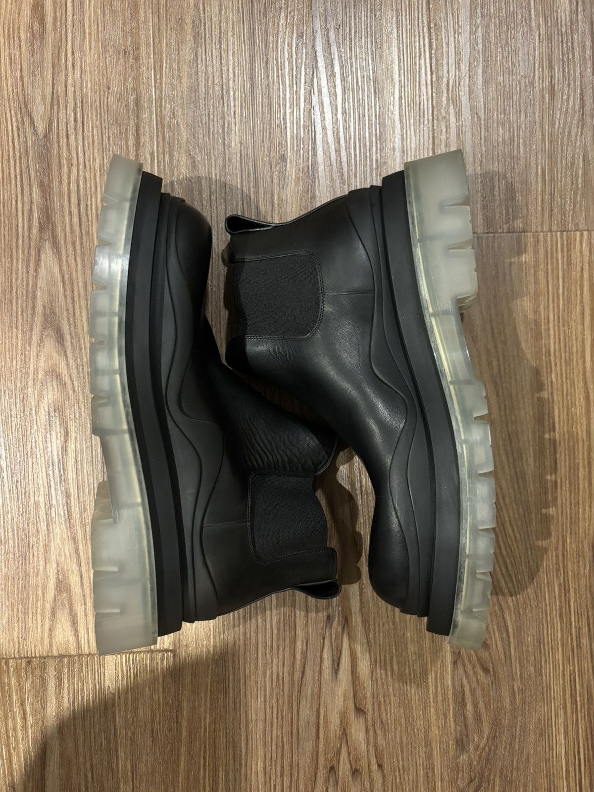 Bottega Veneta Bottega Veneta Tire Chelsea Boot Size US 10.5 / EU 43-44 - 1 Thumbnail