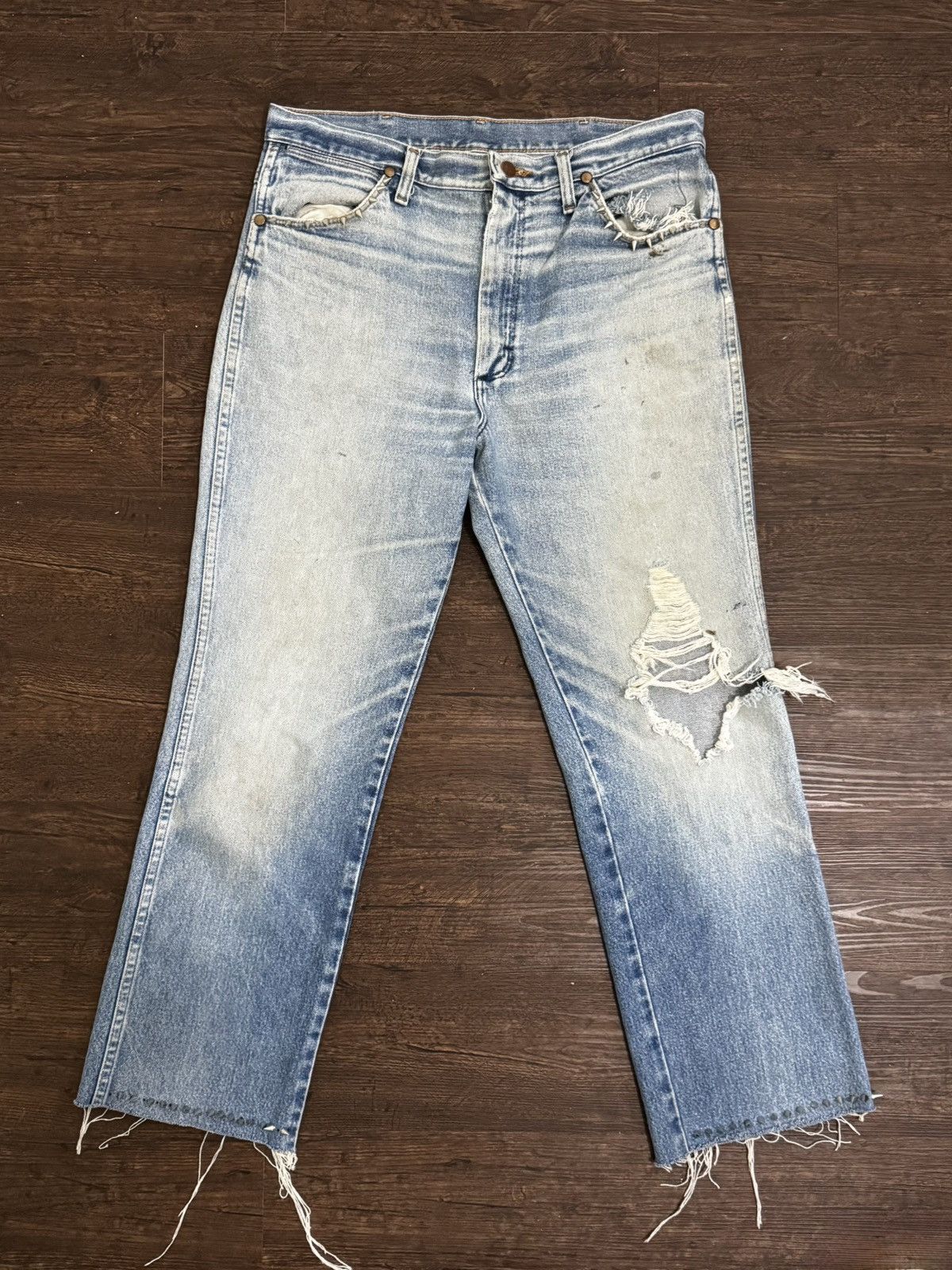 Wrangler Ripped STUD Denim Jeans Size US 32 / EU 48 - 1 Thumbnail