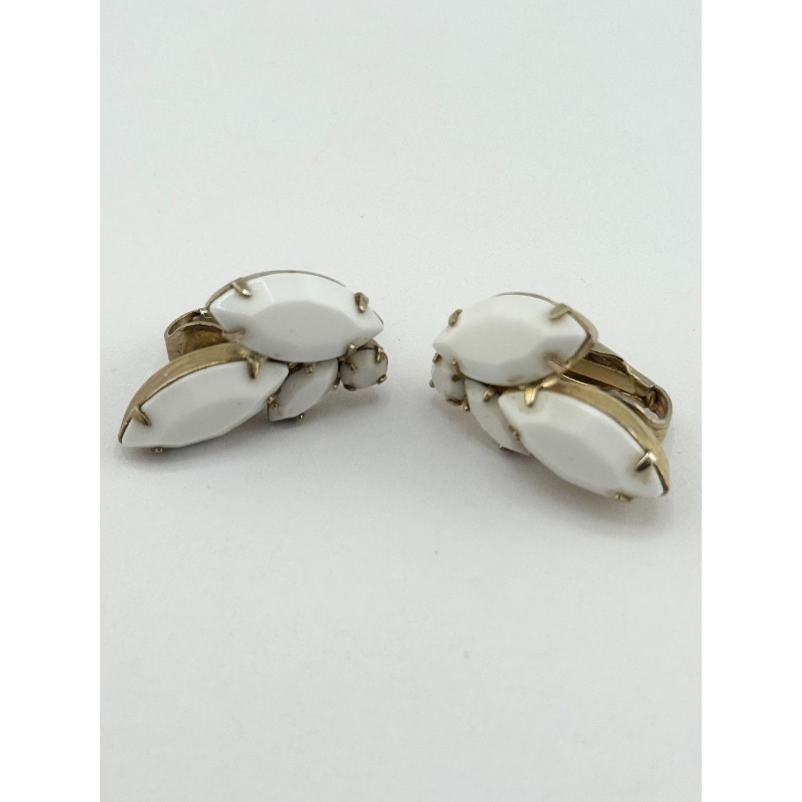 Vintage Vintage white milk glass rhinestone earrings Size ONE SIZE - 3 Thumbnail