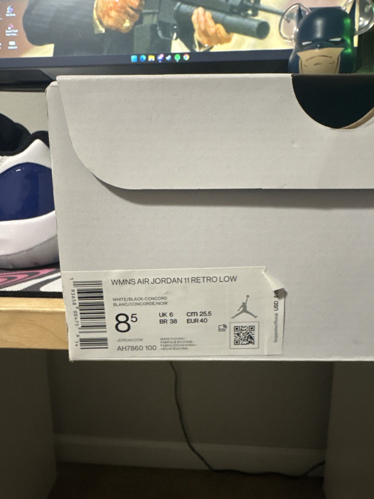 Jordan Brand Air Jordan 11 Retro Low / White Concord Size US 7 / EU 40 - 7 Thumbnail