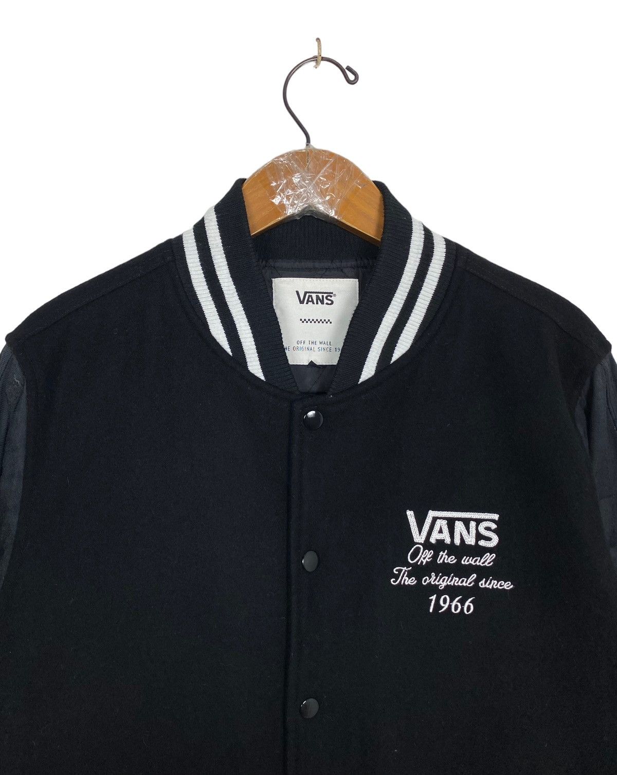 Vans Rare‼️ Vans Off The Wall Wool Varsity Embroidery Big Logo Size US M / EU 48-50 / 2 - 6 Thumbnail