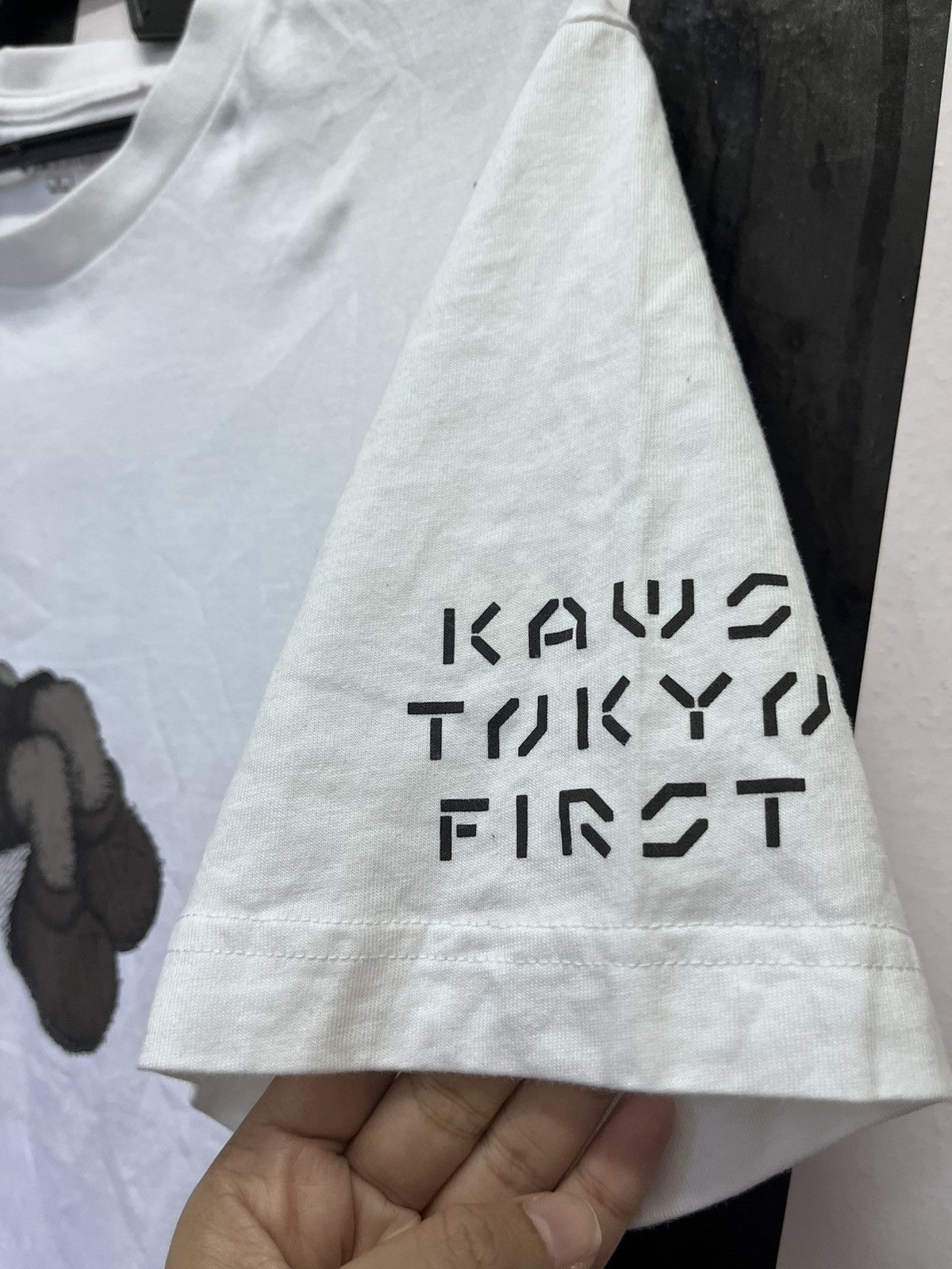 Japanese Brand × Kaws Limited Kaws Tokyo First x Uniqlo Streetwear T-Shirt Size US M / EU 48-50 / 2 - 1 Thumbnail