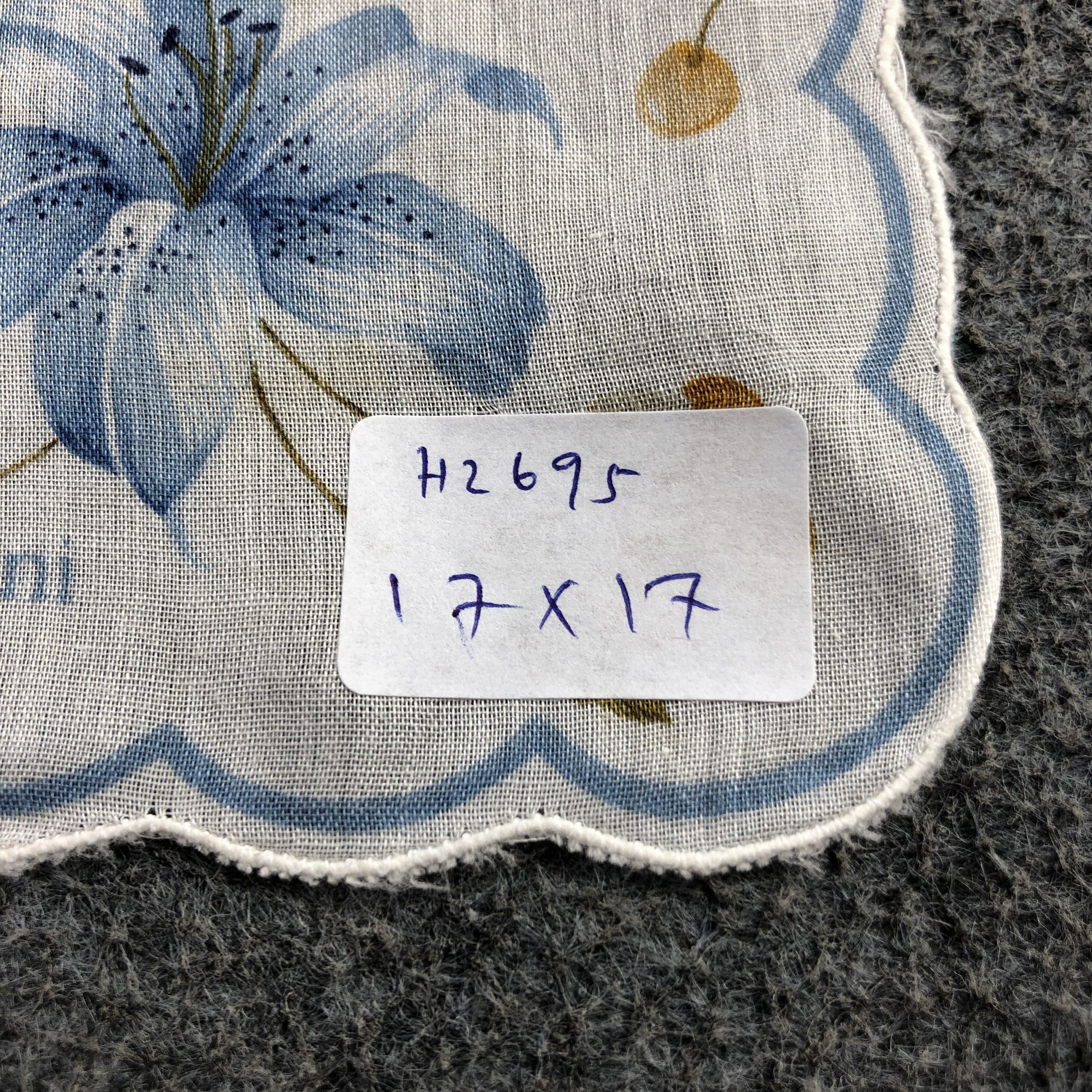 Vintage ValenTINO GarAVANI Handkerchief Neckerchief Bandana H2695 Size ONE SIZE - 7 Thumbnail
