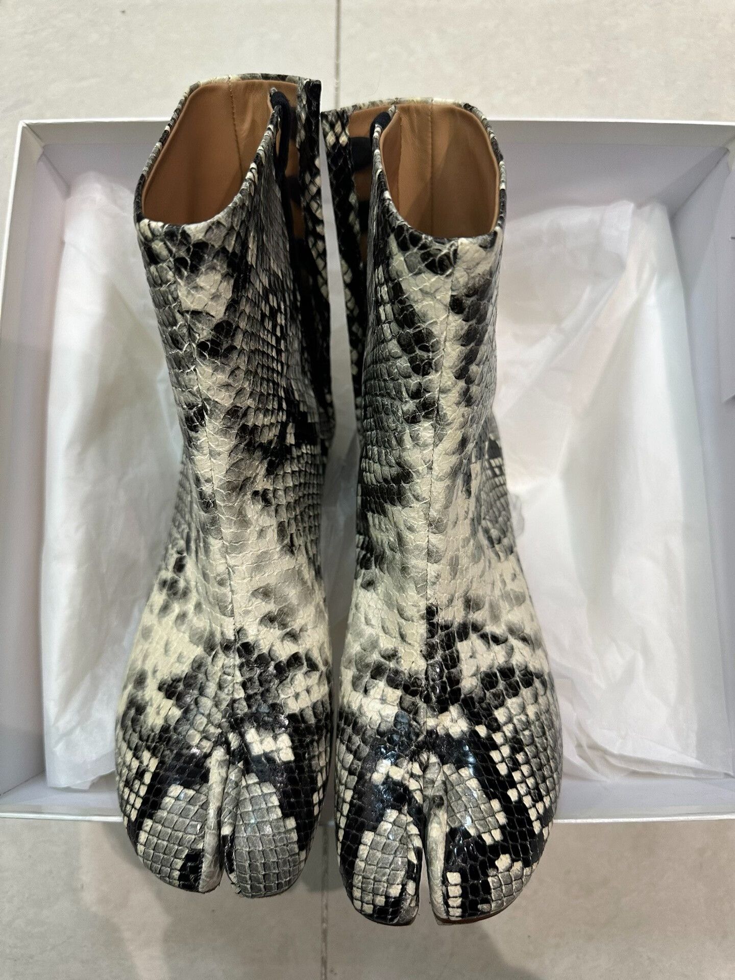 Maison Margiela Maison Margiela Snake Print Tabi Leather Shoes Size US 5 / IT 35 - 1 Thumbnail