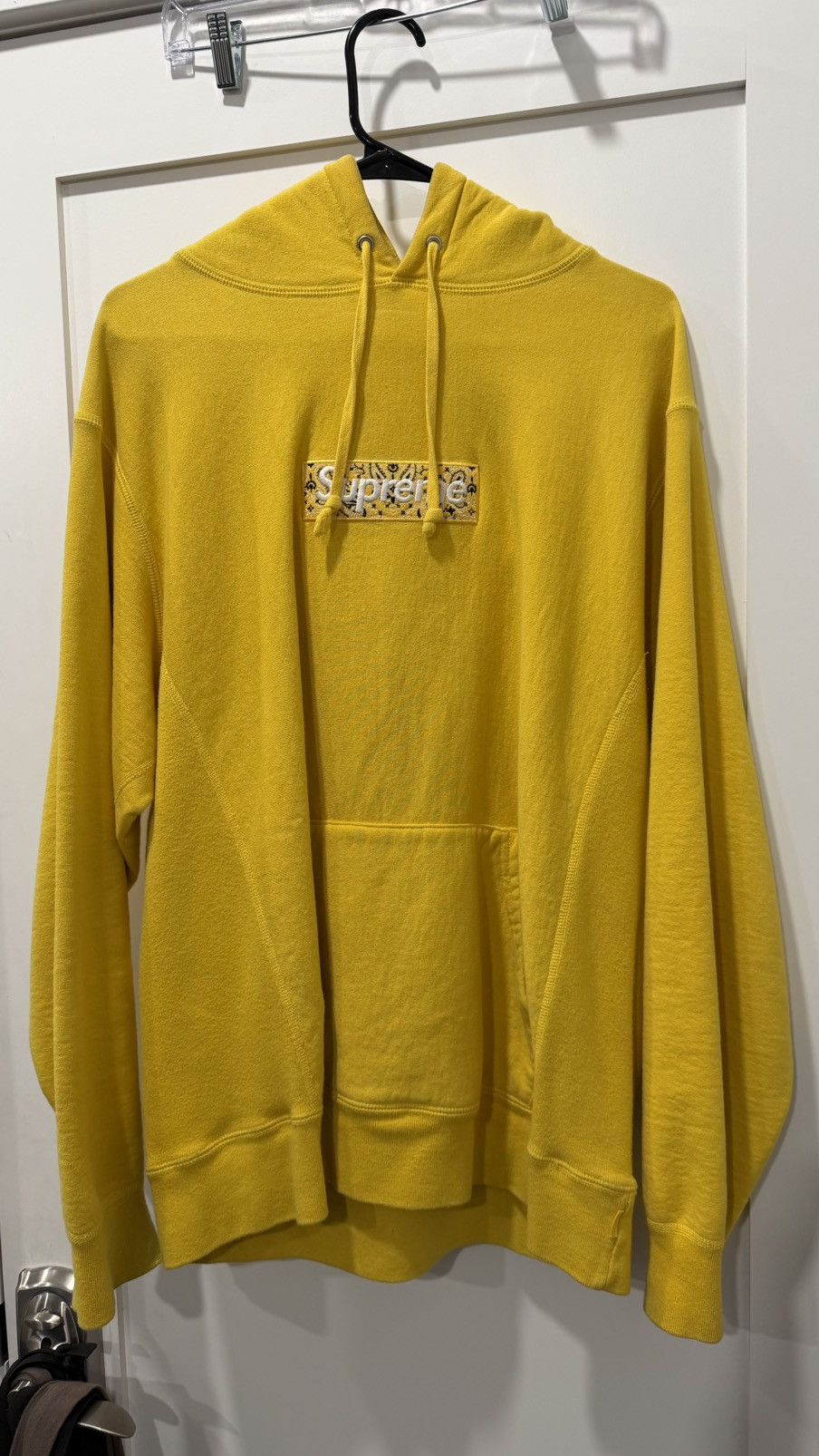 Supreme FW/19 SUPREME YELLOW BANDANA BOX LOGO Size US L / EU 52-54 / 3 - 2 Thumbnail