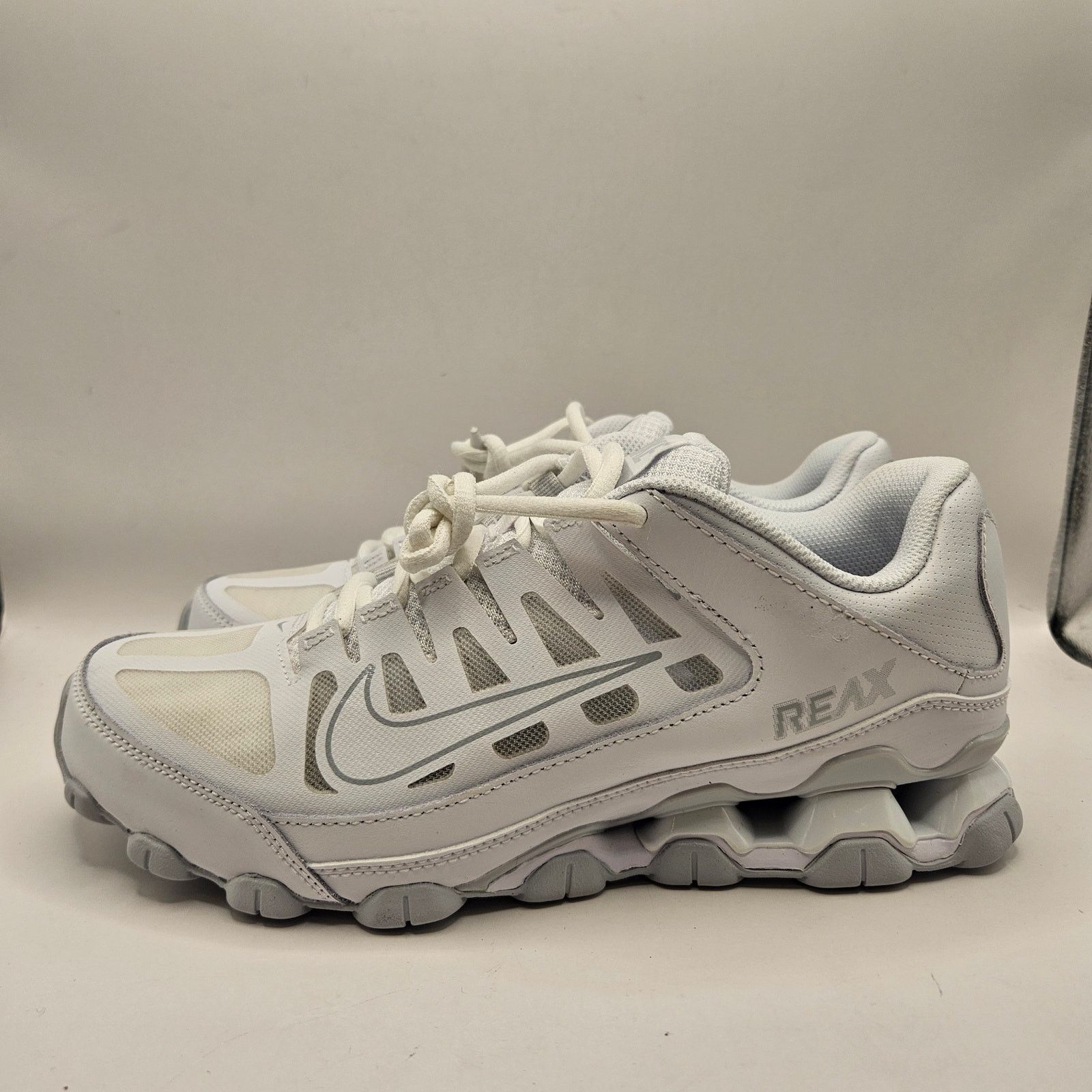 Nike NIKE WOMEN'S 9 REAX 8 TR MESH WHITE PLATINUM NWOB IO2400-102 Size US 9 / IT 39 - 2 Thumbnail