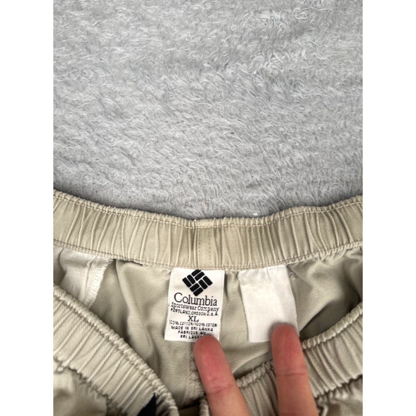 Vintage VINTAGE Columbia Shorts Women Extra Large Beige Belted Elastic Waist Cotton 36x5 Cargo Size 40" / US 18 - 6 Thumbnail