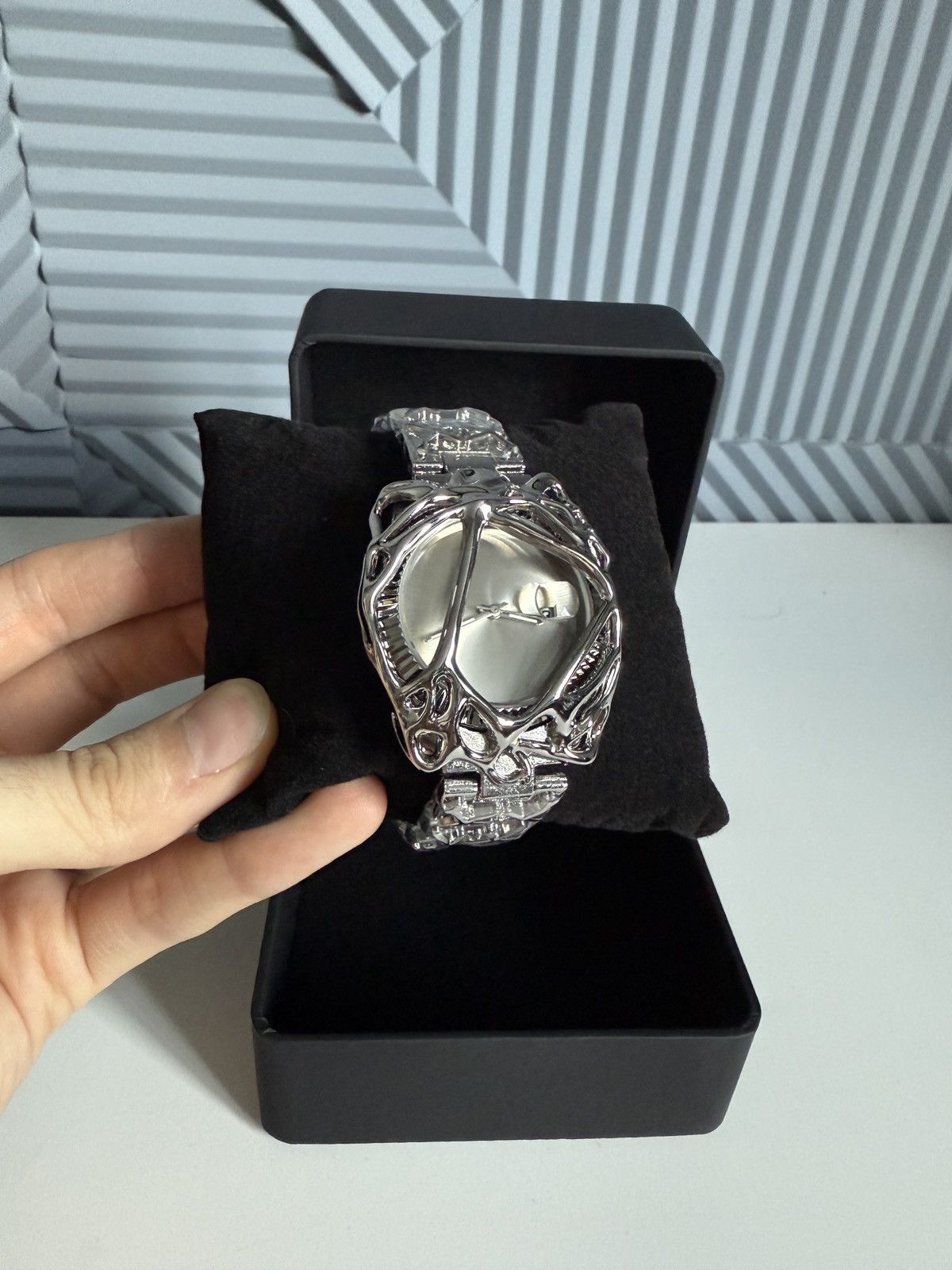 Designer American Claw Watch melting iron dragon scale Y2K design Size ONE SIZE - 1 Thumbnail