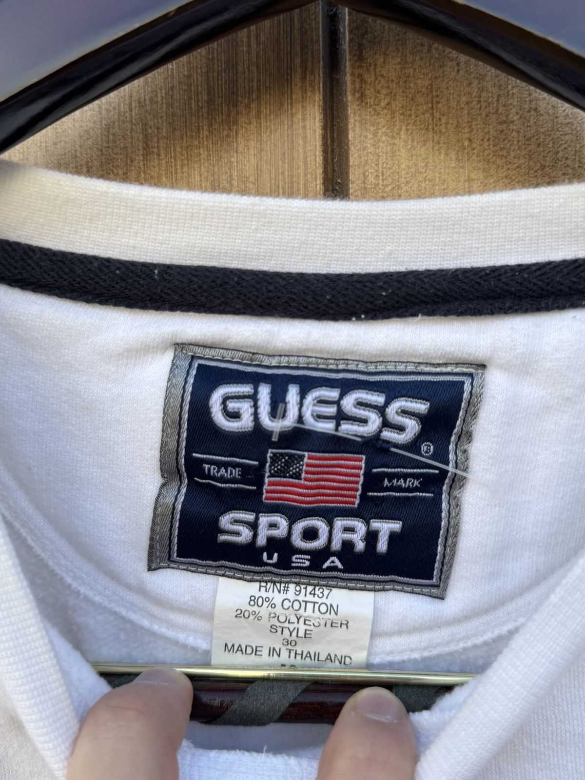 Guess Vintage White Guess Crewneck Size US M / EU 48-50 / 2 - 3 Thumbnail