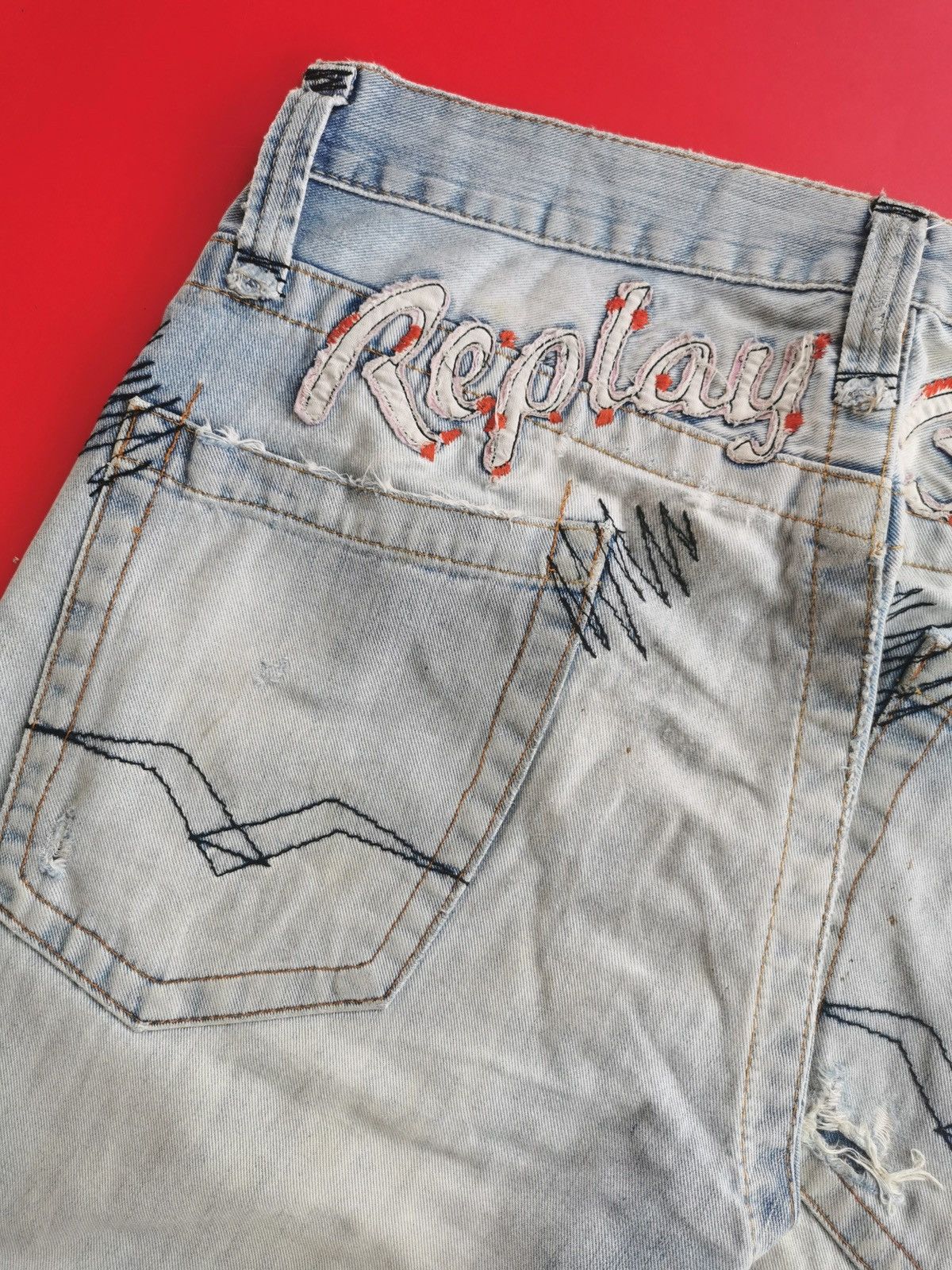 Replay Thrashed Vintage Replay Distressed Embroidery Jeans Size US 32 / EU 48 - 1 Thumbnail