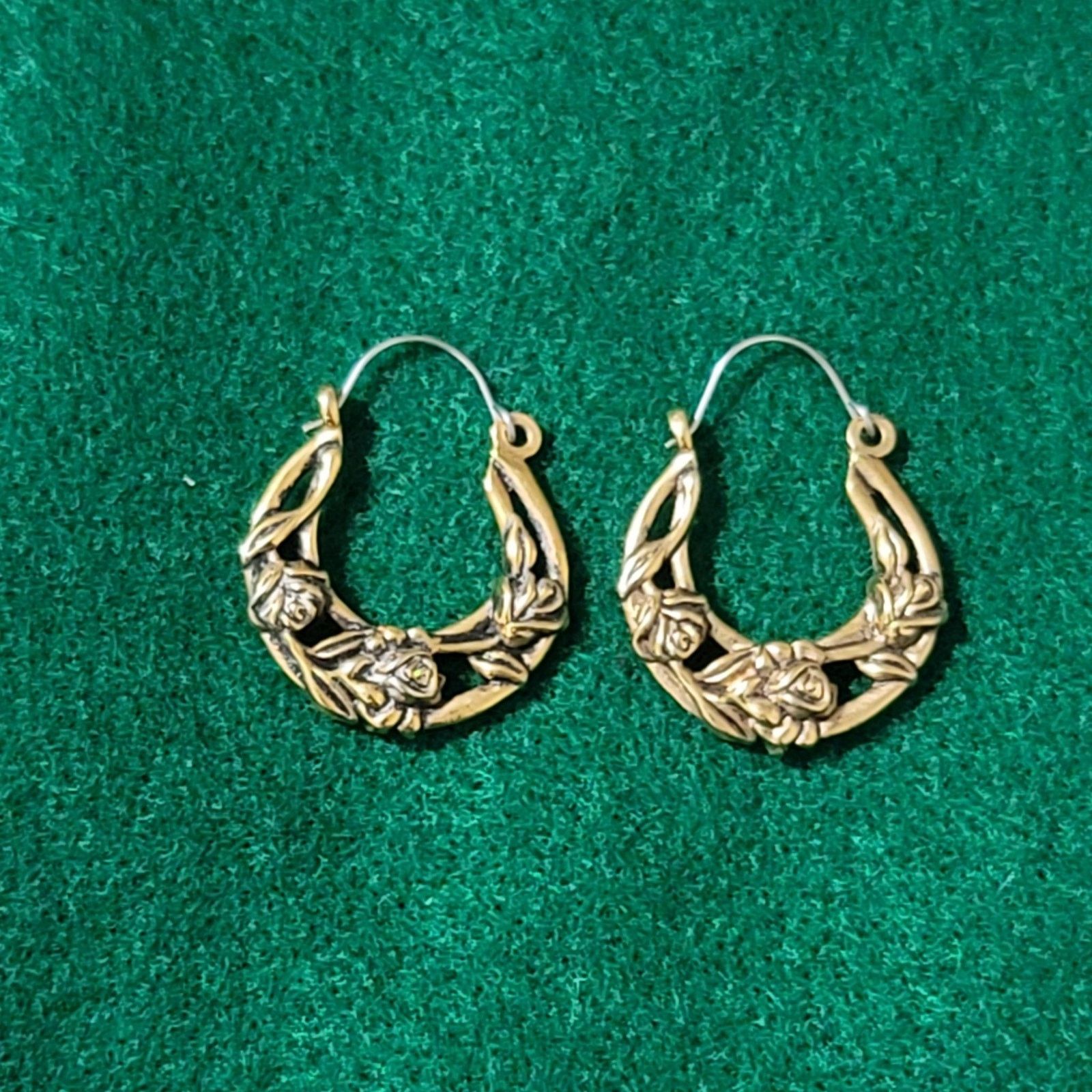 The Unbranded Brand Vtg Floral Design Gold Tone Hoop Earrings Size ONE SIZE - 2 Thumbnail