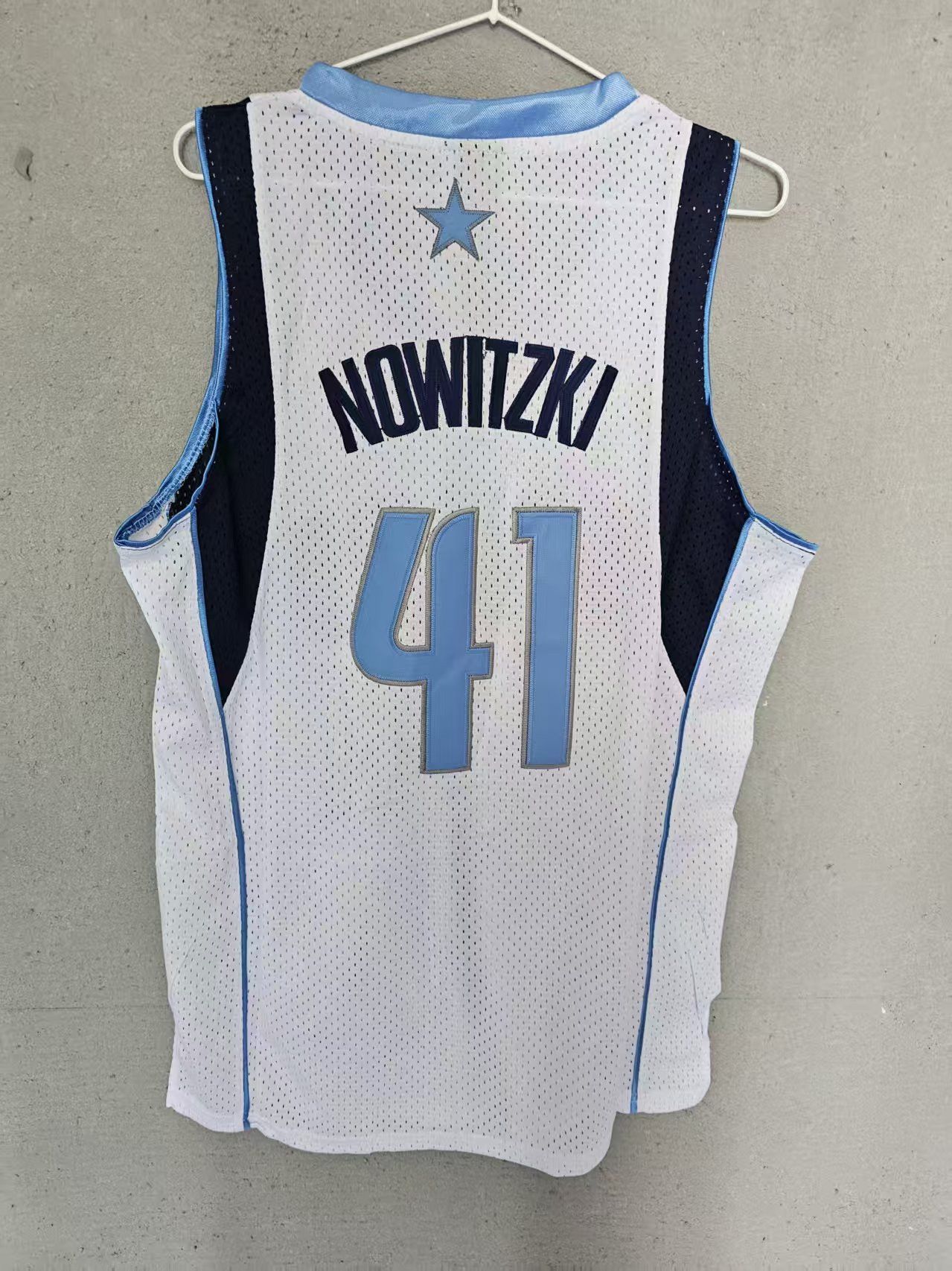 NBA Mavericks 41 Dirk Nowitzki Jersey White Size US M / EU 48-50 / 2 - 2 Thumbnail