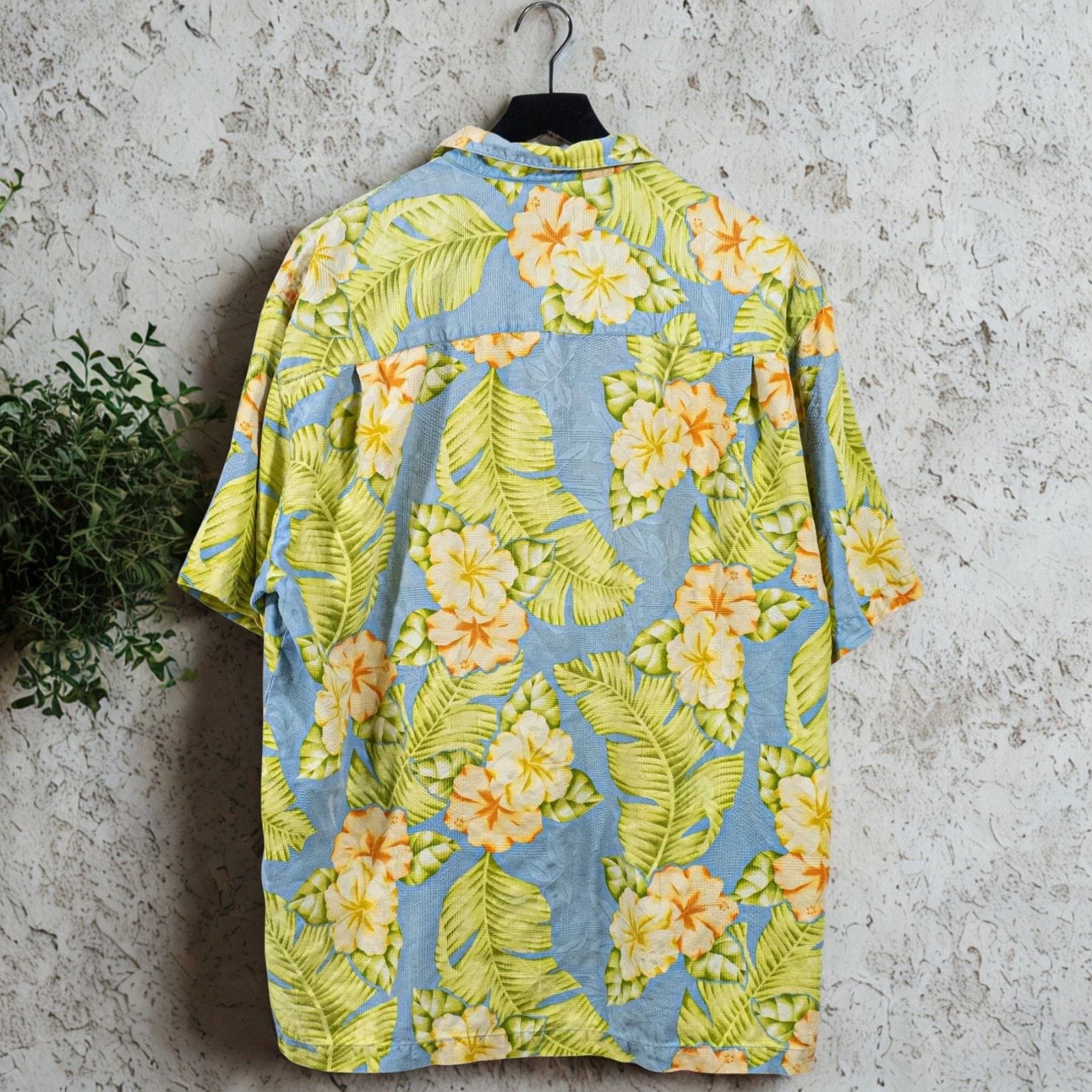 Tommy Bahama Tommy Bahama Silk Hawaiian Shirt XL Floral Camp Collar Loop Size US XL / EU 56 / 4 - 2 Thumbnail