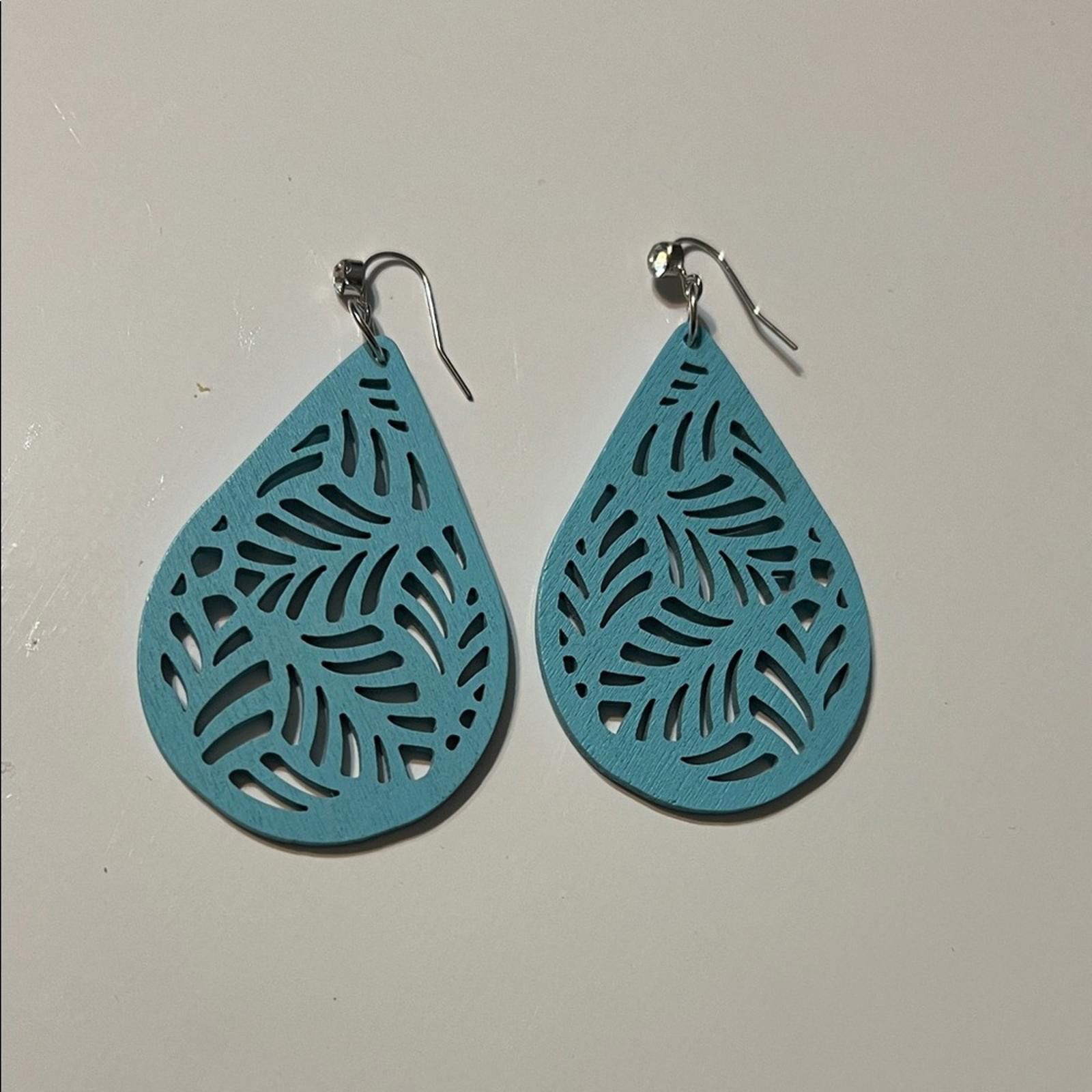 The Unbranded Brand Blue Teardrop Cutout Leaf Pattern Earrings Size ONE SIZE - 3 Thumbnail