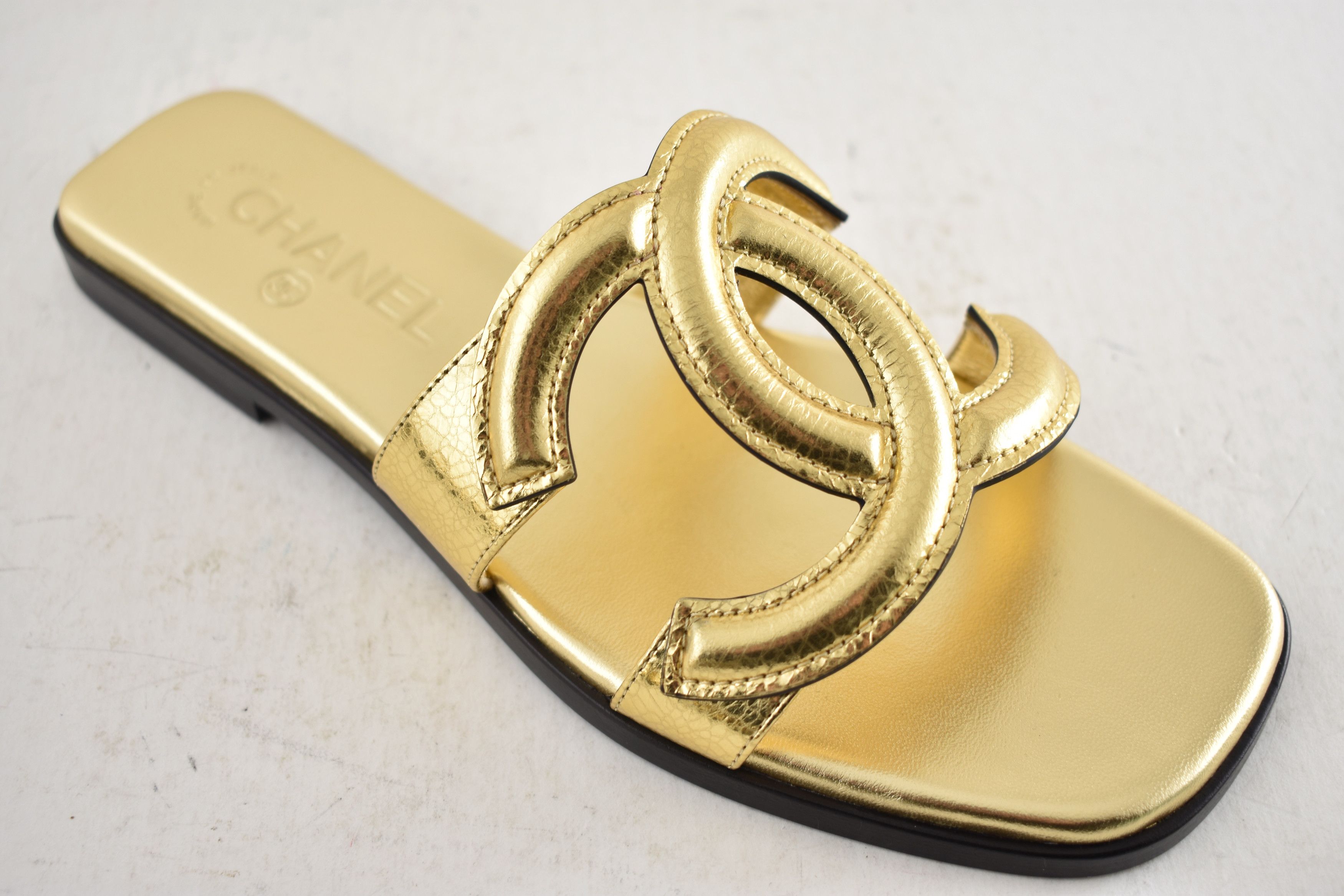 Chanel 26S Golden Leather XL CC Logo Mule Slide Flat Sandal 40 Size US 10 / IT 40 - 6 Thumbnail