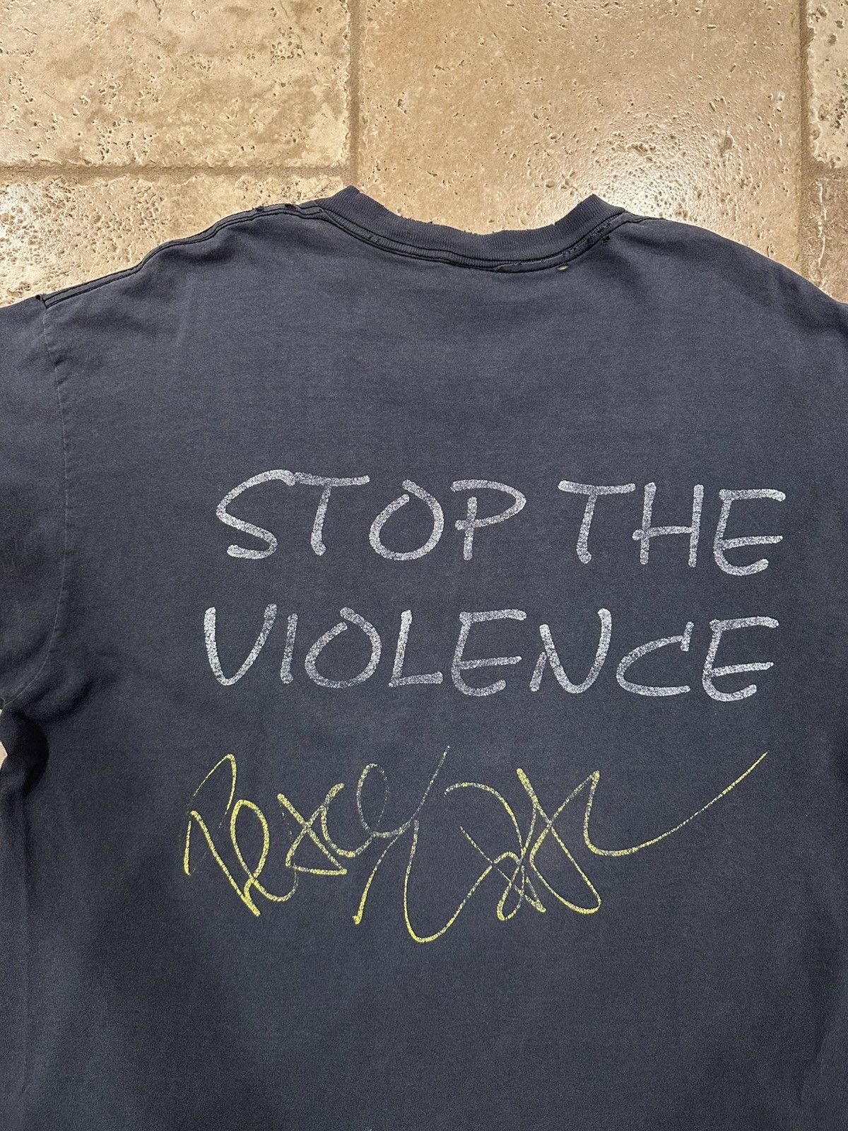 Vintage Vintage 1997 Tupac “Stop the Violence” Distressed Rap Tee Size US XL / EU 56 / 4 - 11 Thumbnail