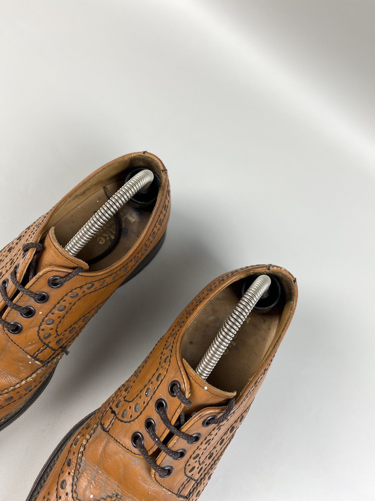 Loake Loake men’s leather brogue formal shoes Size US 8 / EU 41 - 6 Thumbnail