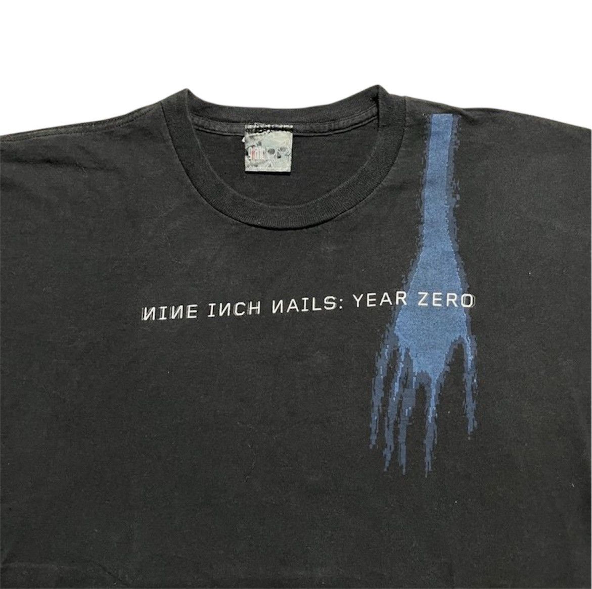 Vintage Vintage Nine Inch Nails Year Zero Band Tee Size US XXL / EU 58 / 5 - 2 Thumbnail