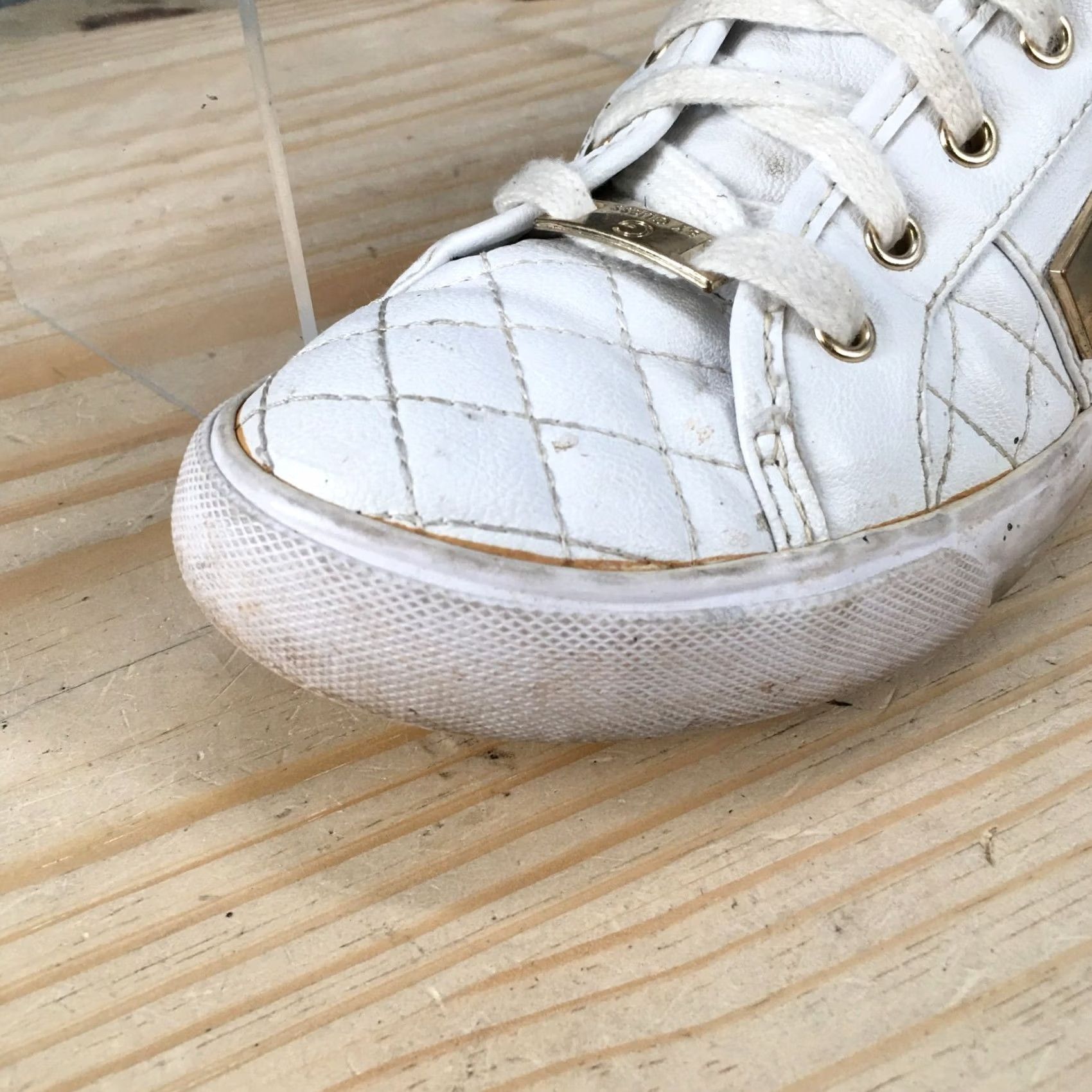 Guess G by GUESS Adie Quilted Low Top Sneakers Womens 7.5 M White Faux Leather Sneaker Shoes Casual Size M / US 6-8 / IT 42-44 - 3 Thumbnail