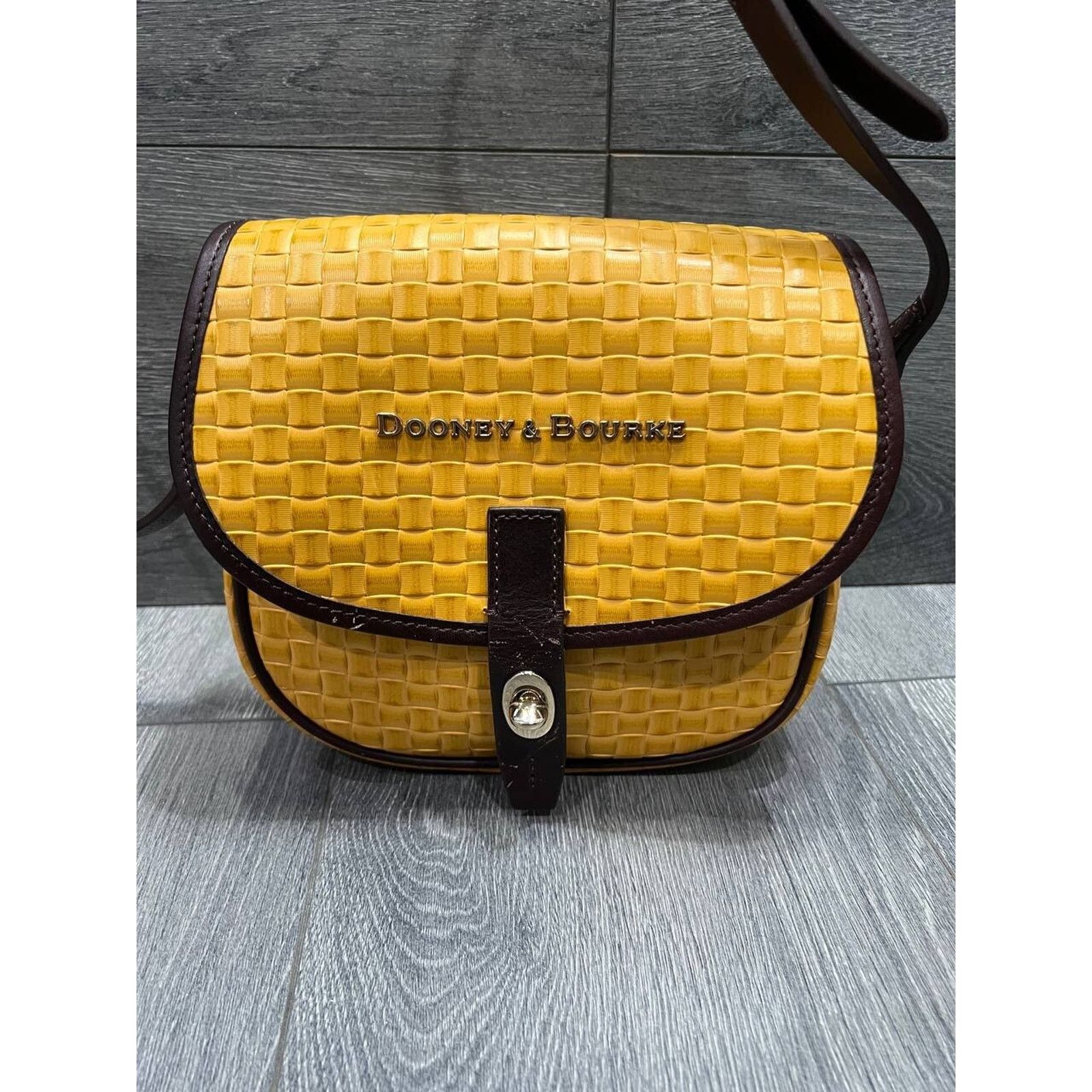 Dooney & Bourke Rare Dooney & Bourke Mustard crossbody medium Bag B000485 Size ONE SIZE - 2 Thumbnail